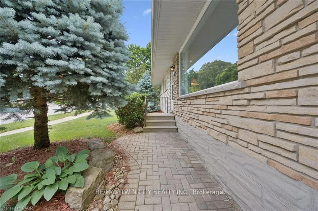 Photo 5 of 221 Willowdale Avenue, Waterloo — HOMEH