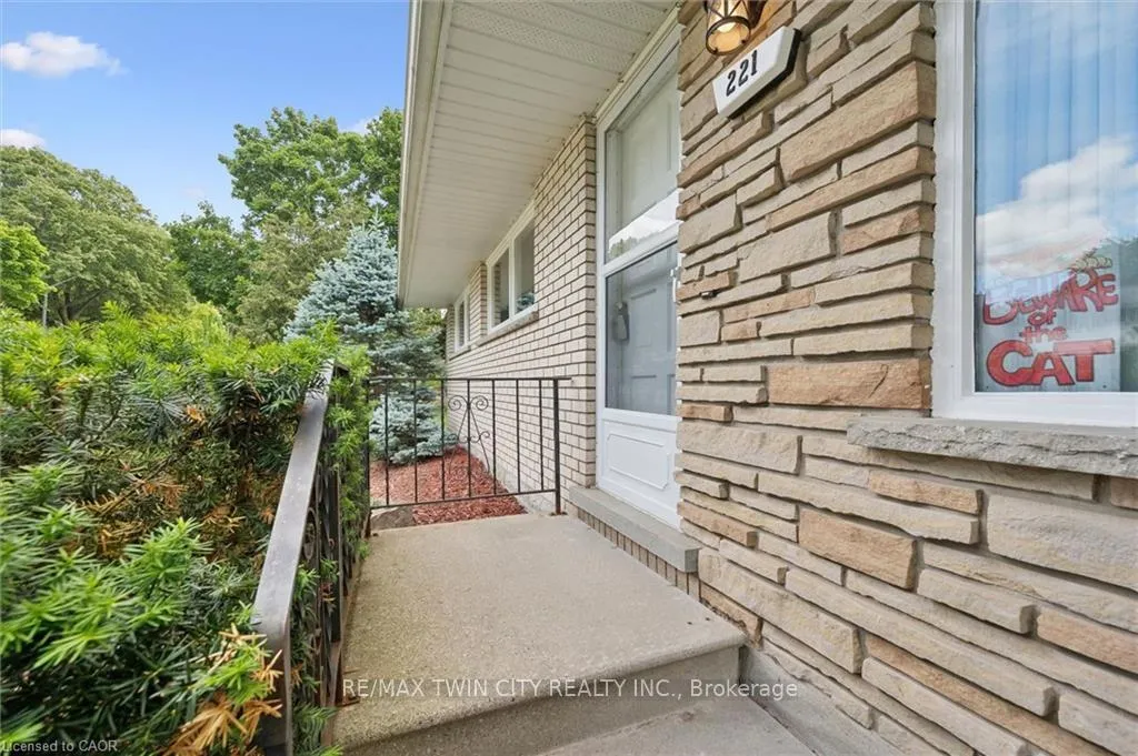 Photo 6 of 221 Willowdale Avenue, Waterloo — HOMEH