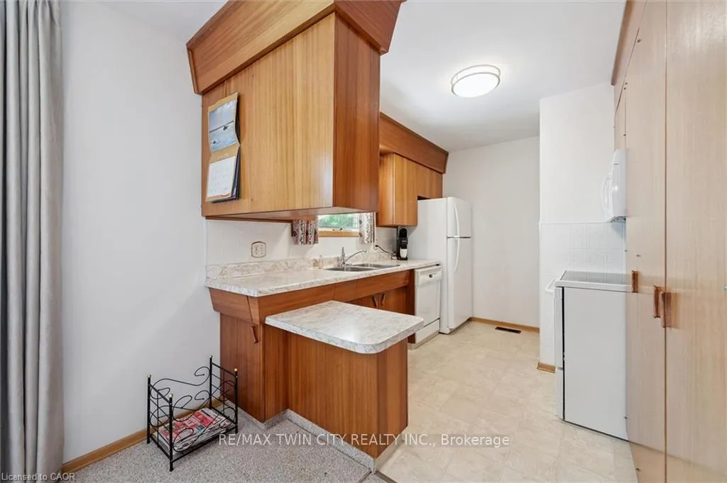 Photo 10 of 221 Willowdale Avenue, Waterloo — HOMEH