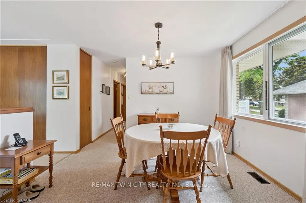 Photo 13 of 221 Willowdale Avenue, Waterloo — HOMEH