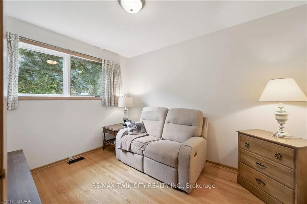 Photo 16 of 221 Willowdale Avenue, Waterloo — HOMEH