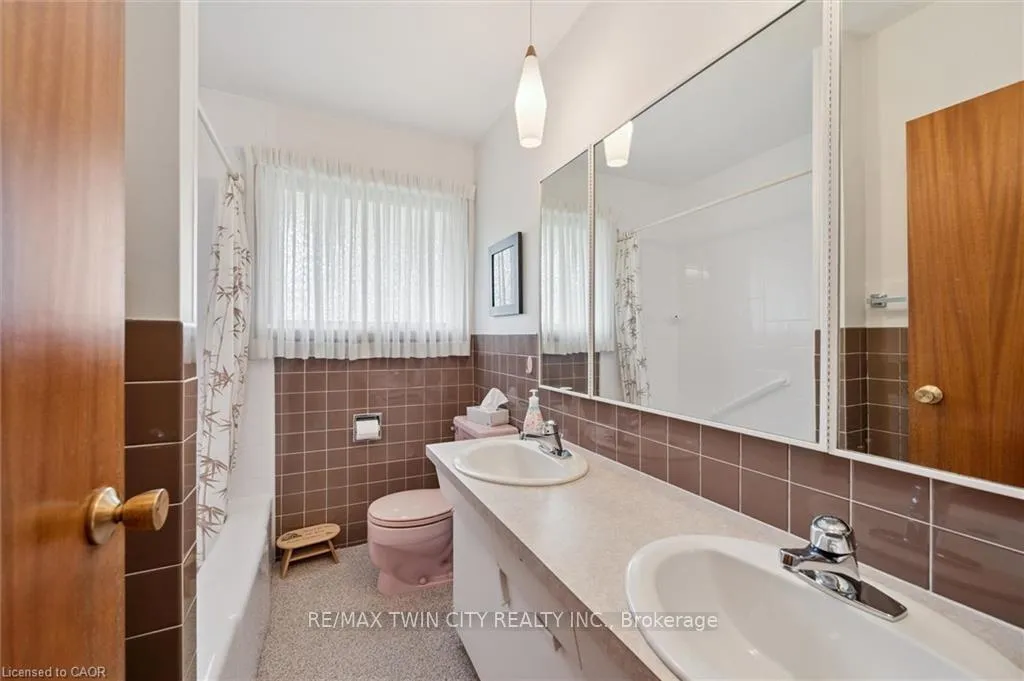 Photo 18 of 221 Willowdale Avenue, Waterloo — HOMEH