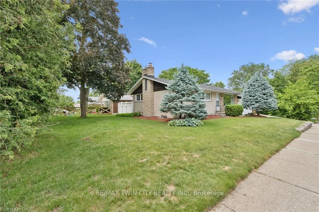 Photo 21 of 221 Willowdale Avenue, Waterloo — HOMEH