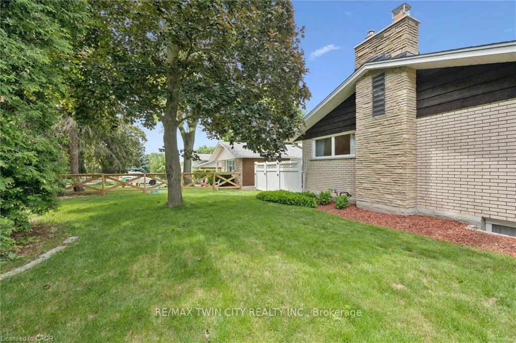 Photo 22 of 221 Willowdale Avenue, Waterloo — HOMEH