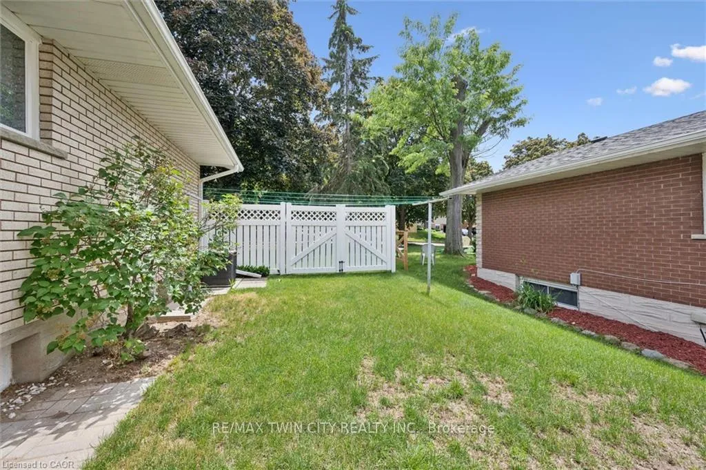 Photo 28 of 221 Willowdale Avenue, Waterloo — HOMEH
