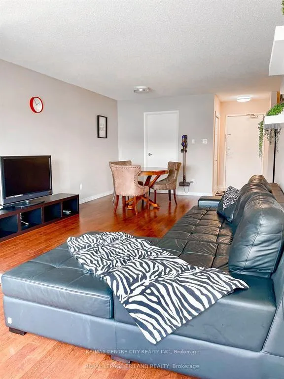 Photo 4 of Unit 309, 1 Jacksway Crescent, London, North G — HOMEH