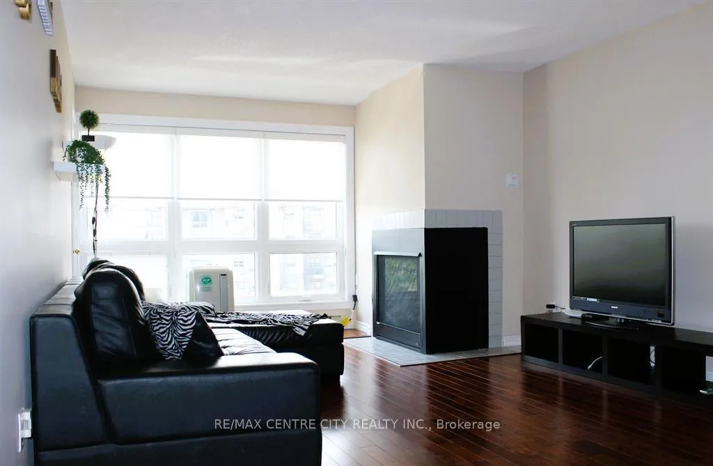 Photo 6 of Unit 309, 1 Jacksway Crescent, London, North G — HOMEH