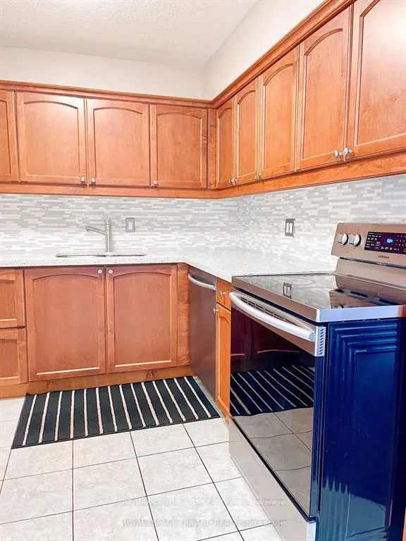 Photo 7 of Unit 309, 1 Jacksway Crescent, London, North G — HOMEH