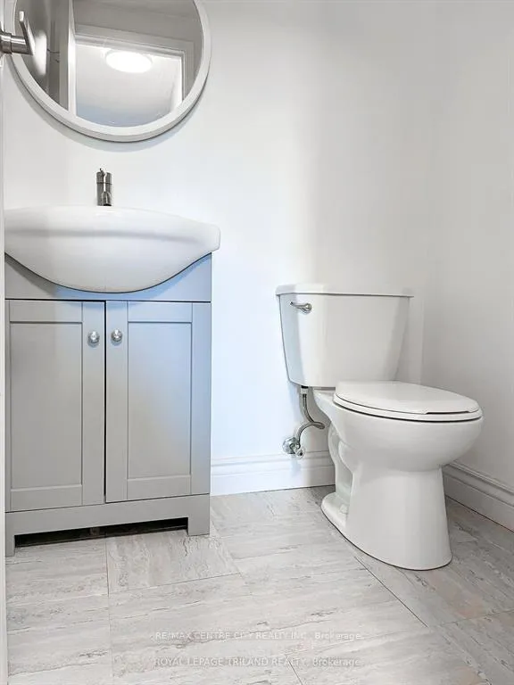 Photo 9 of Unit 309, 1 Jacksway Crescent, London, North G — HOMEH