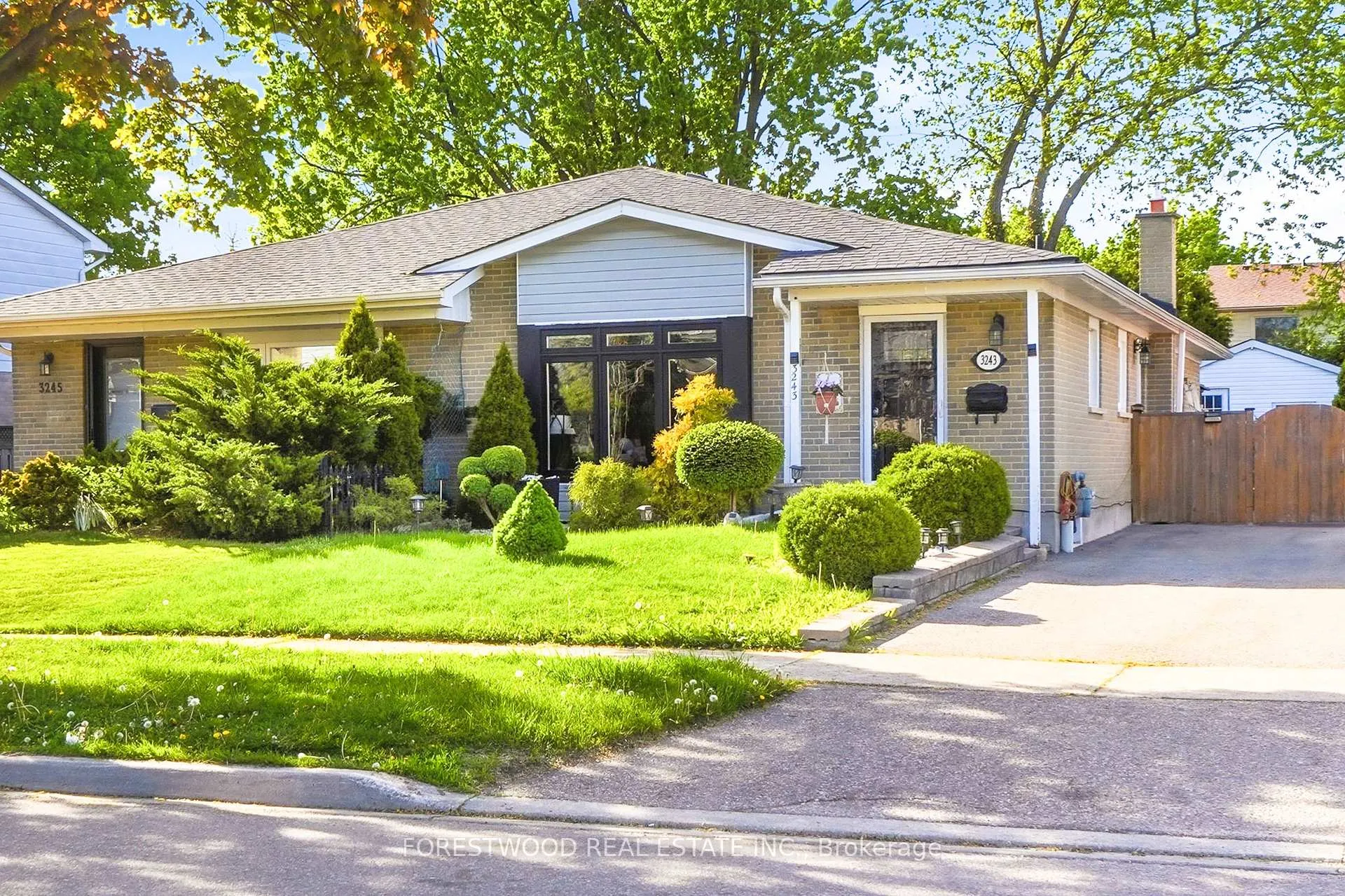 Photo 1 of 3243 Gwendale Crescent, Mississauga, Mississauga Valleys — HOMEH