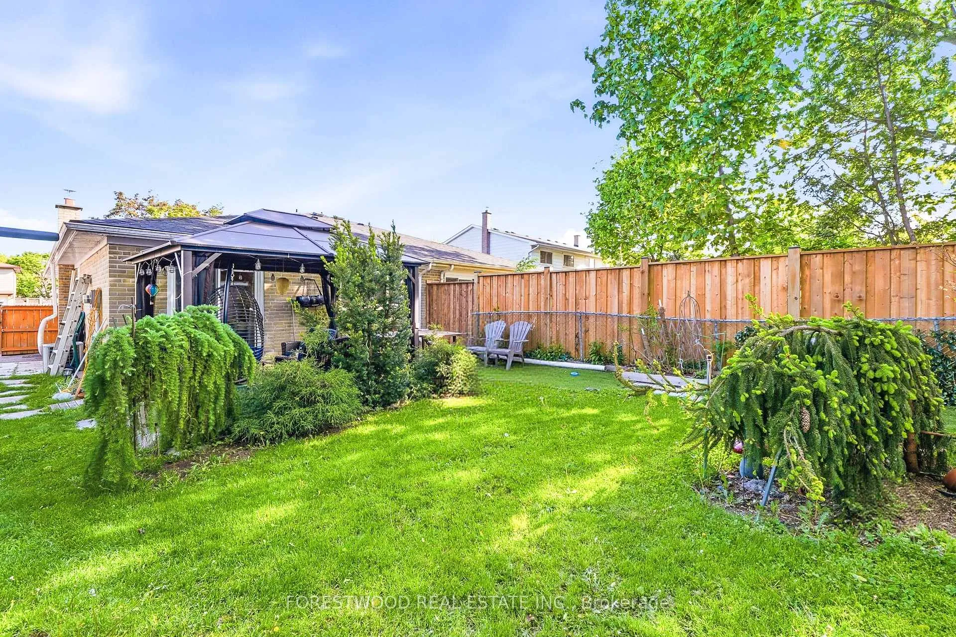 Photo 2 of 3243 Gwendale Crescent, Mississauga, Mississauga Valleys — HOMEH