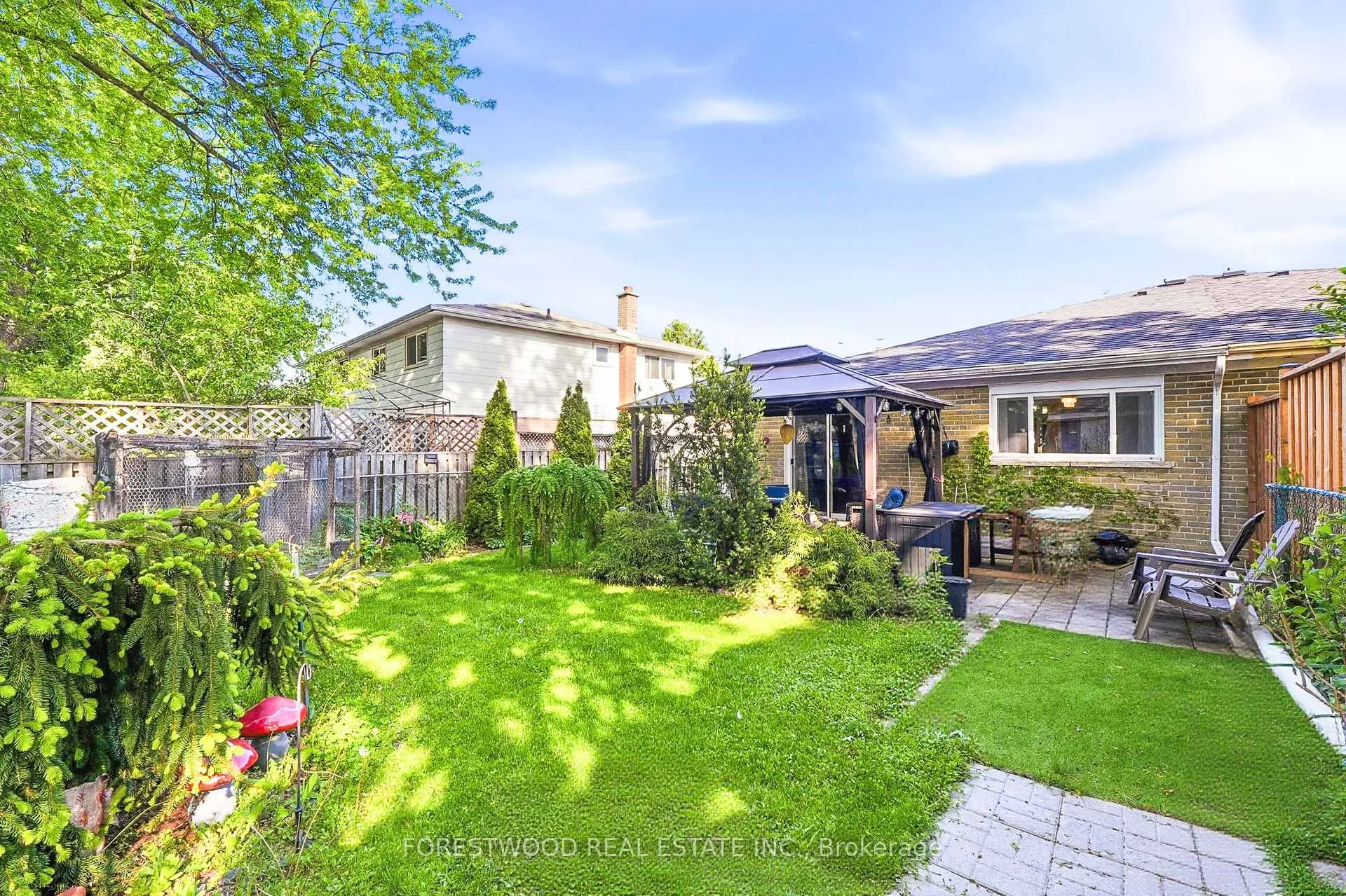 Photo 4 of 3243 Gwendale Crescent, Mississauga, Mississauga Valleys — HOMEH