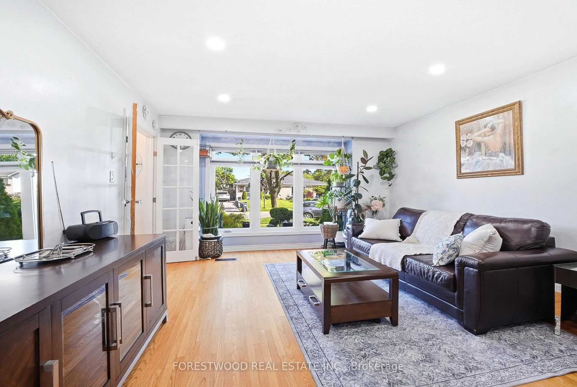 Photo 6 of 3243 Gwendale Crescent, Mississauga, Mississauga Valleys — HOMEH