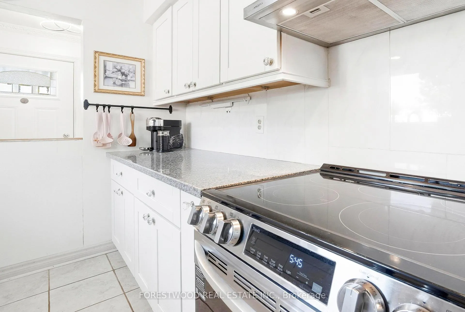 Photo 15 of 3243 Gwendale Crescent, Mississauga, Mississauga Valleys — HOMEH