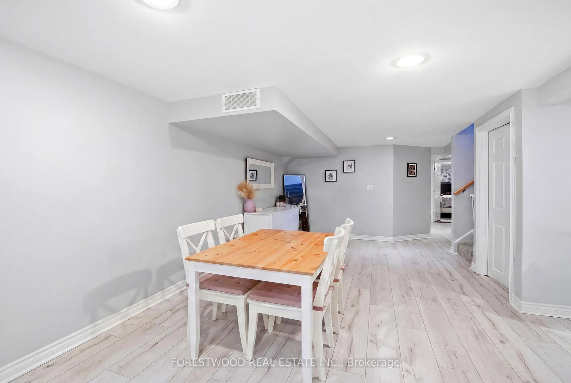 Photo 25 of 3243 Gwendale Crescent, Mississauga, Mississauga Valleys — HOMEH