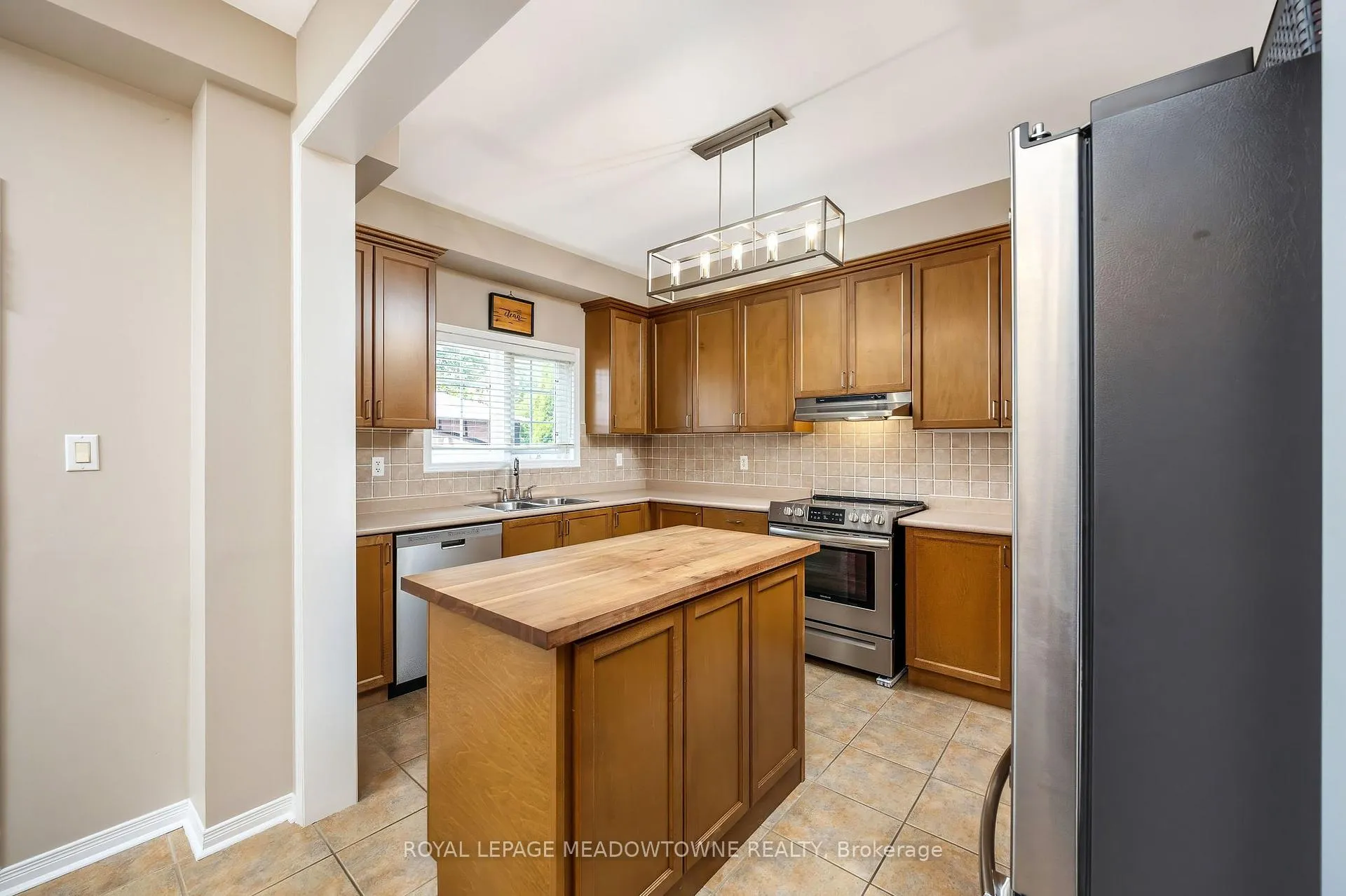 Photo 12 of 34 Meadowlark Drive, Halton Hills, Georgetown — HOMEH