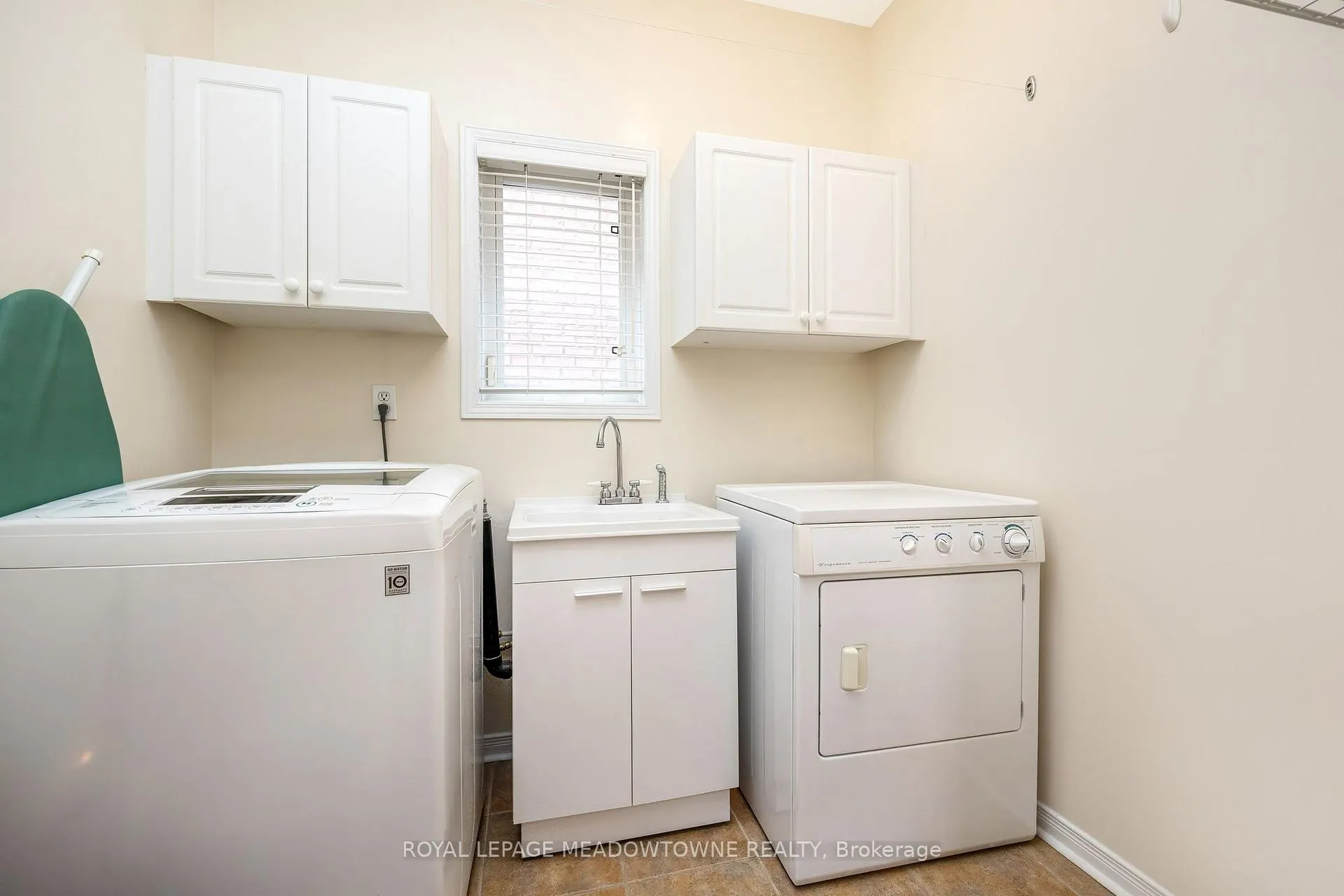 Photo 17 of 34 Meadowlark Drive, Halton Hills, Georgetown — HOMEH