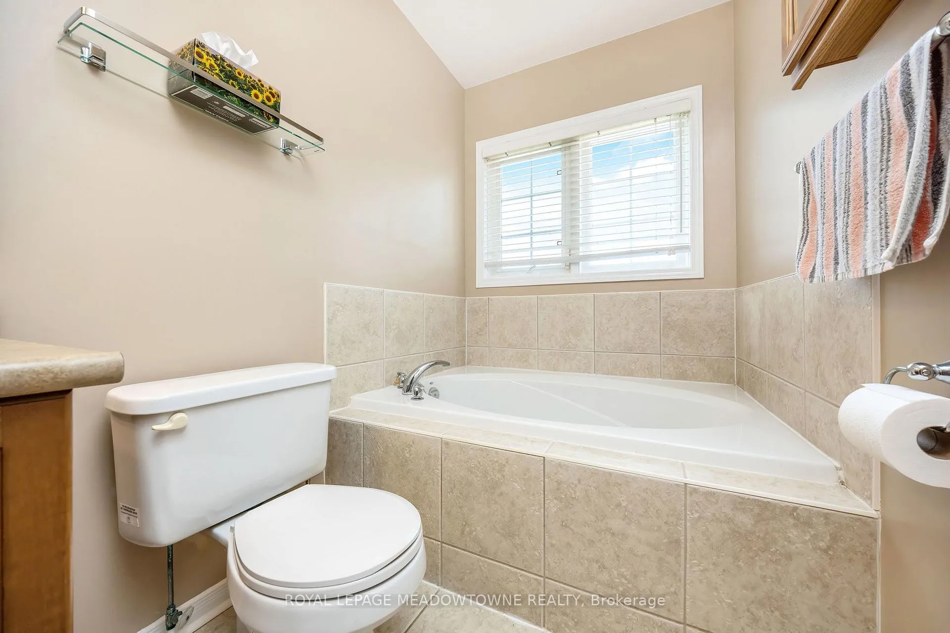 Photo 25 of 34 Meadowlark Drive, Halton Hills, Georgetown — HOMEH