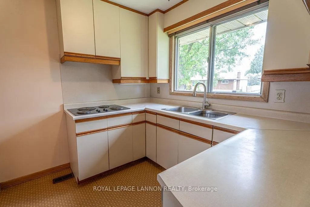 Photo 8 of 436 Amethyst Crescent, Thunder Bay, Northwood Park — HOMEH