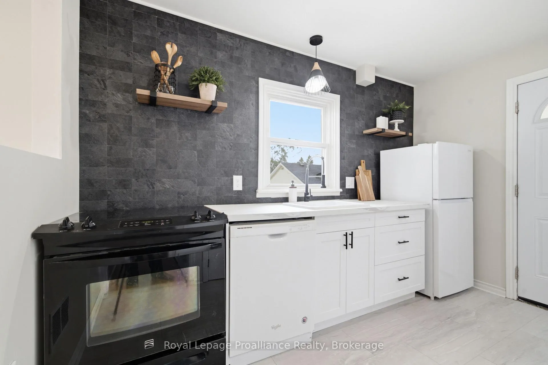 Photo 8 of 41 Tracey Street, Belleville, Belleville Ward — HOMEH