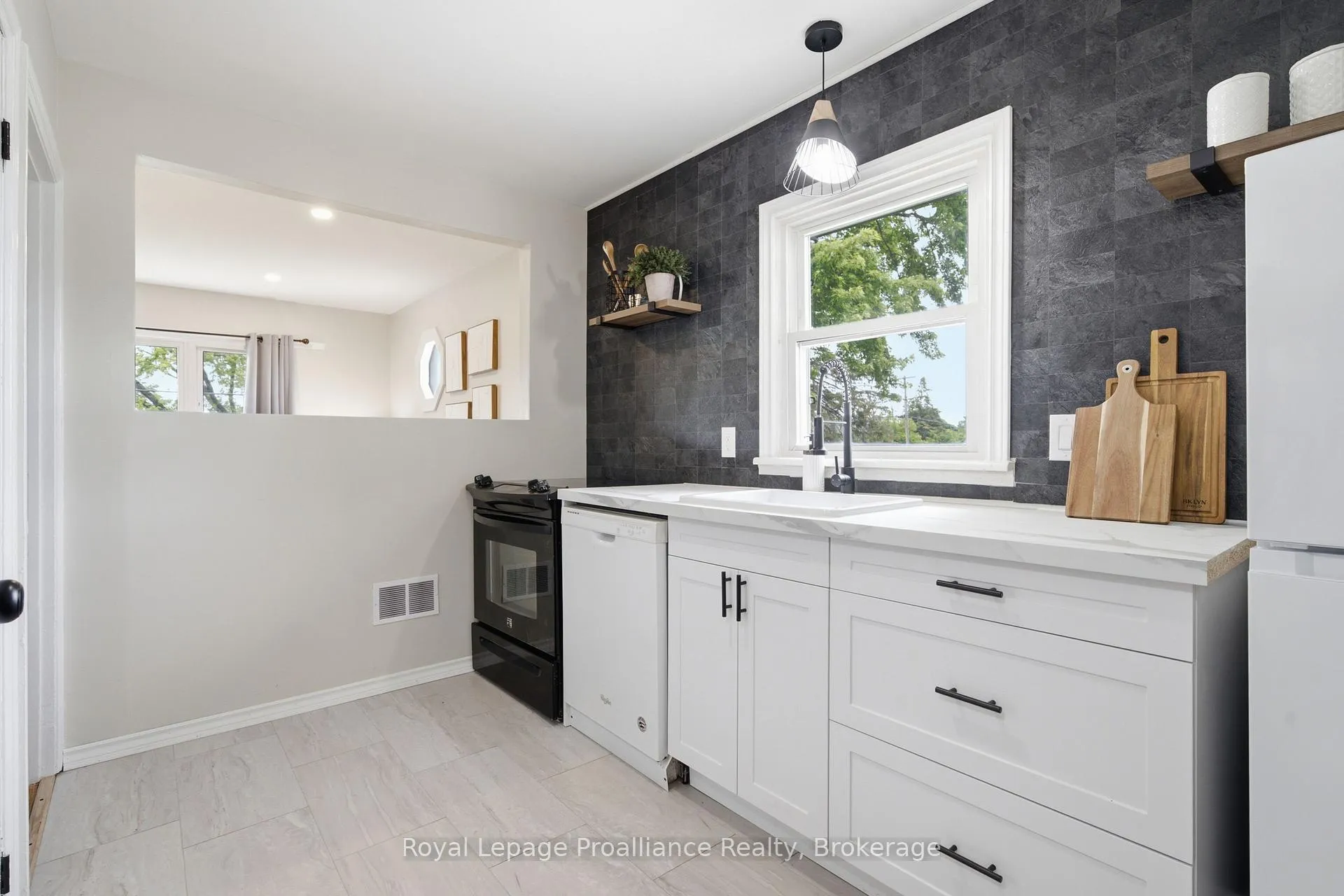 Photo 9 of 41 Tracey Street, Belleville, Belleville Ward — HOMEH