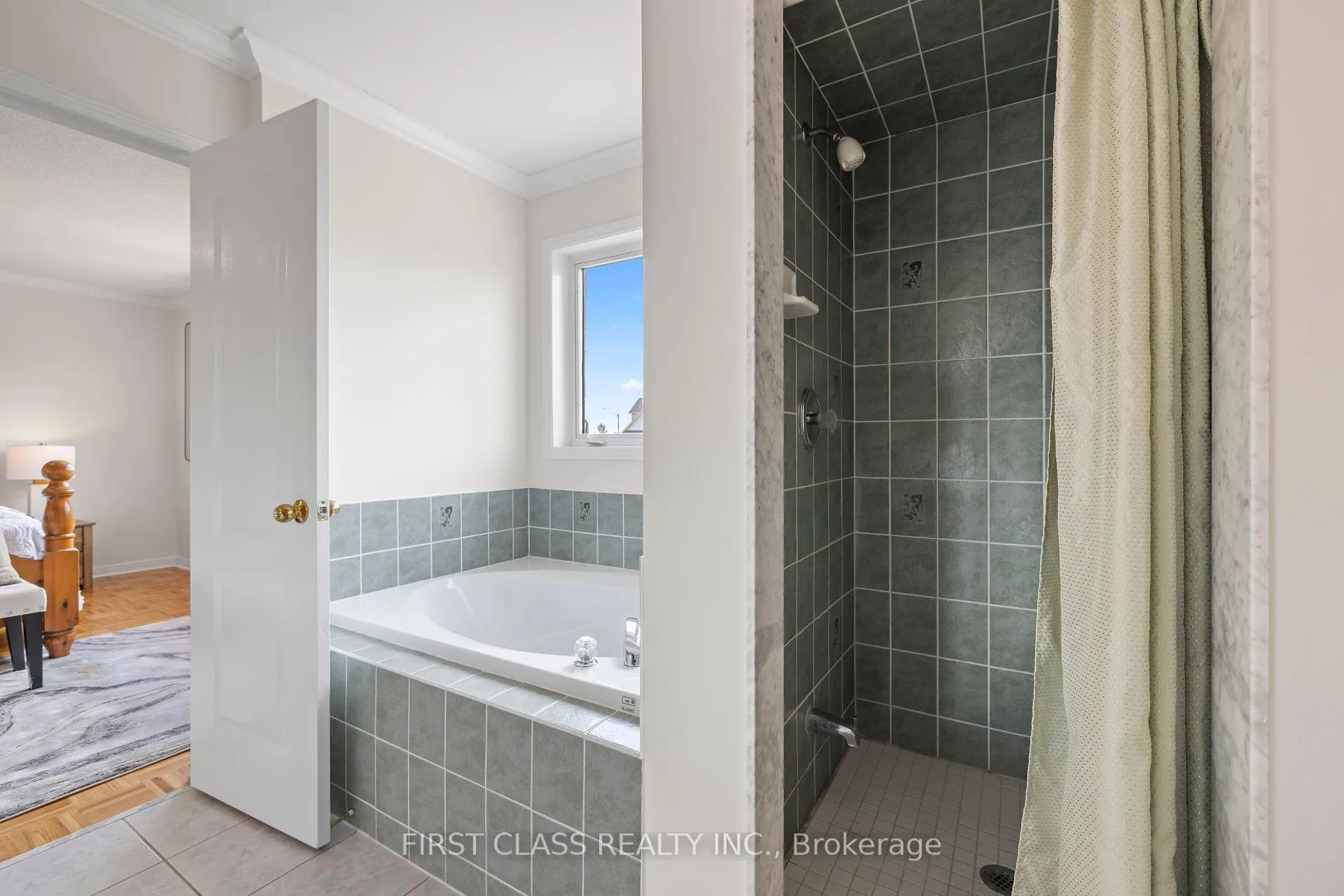 Photo 32 of 3181 Bentley Drive W, Mississauga, Churchill Meadows — HOMEH