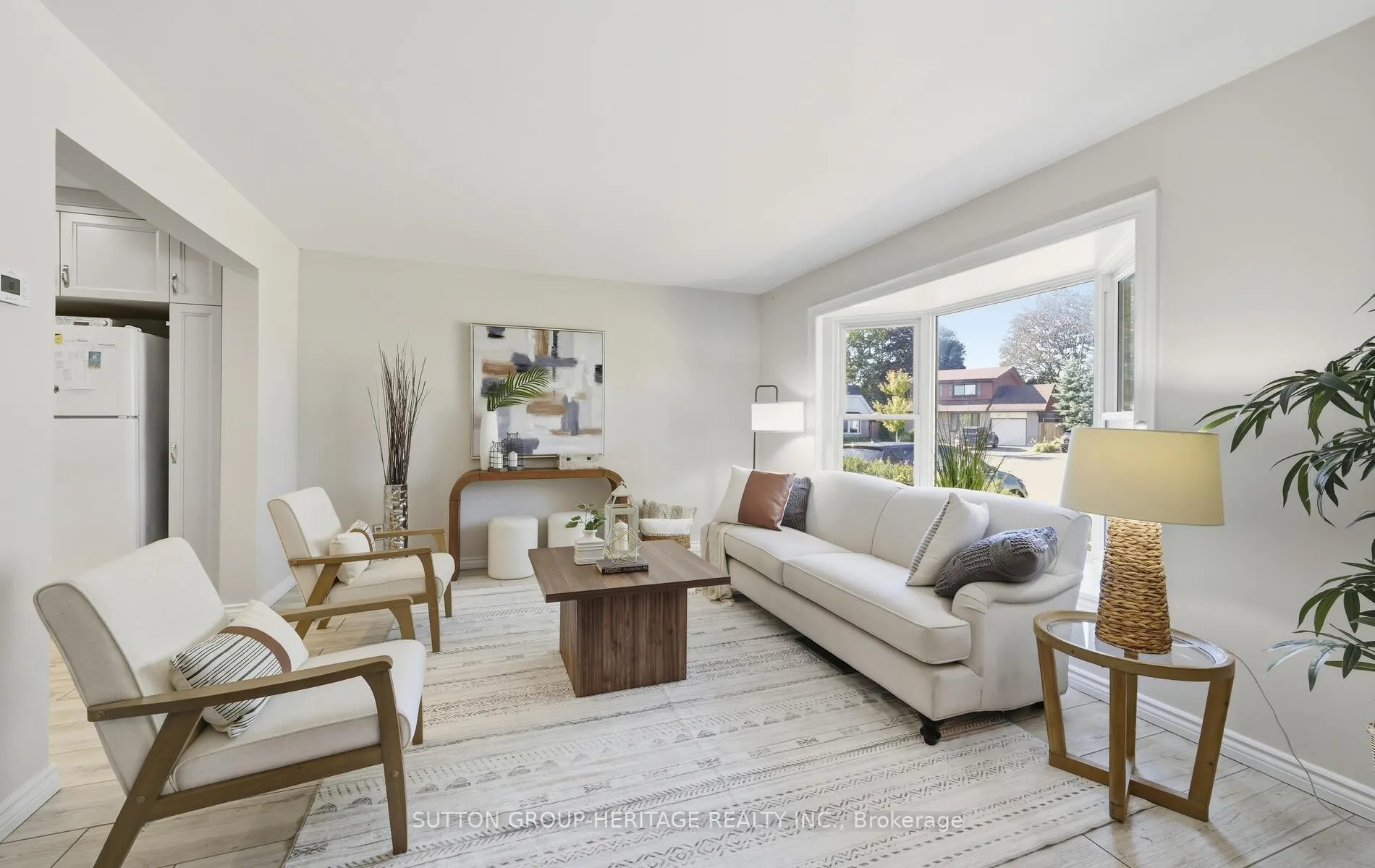 Photo 3 of 29 Glenmount Court, Whitby, Lynde Creek — HOMEH