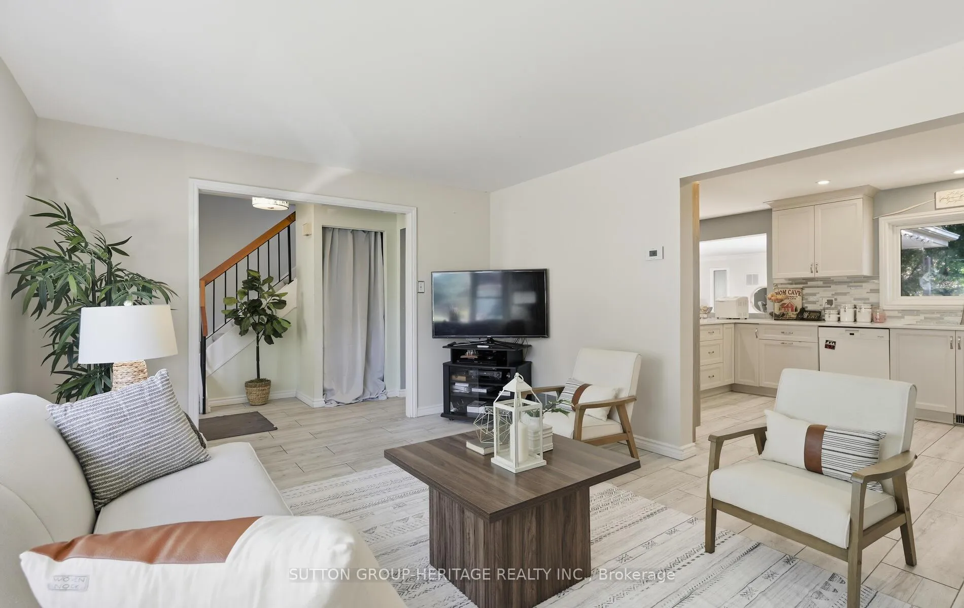 Photo 5 of 29 Glenmount Court, Whitby, Lynde Creek — HOMEH