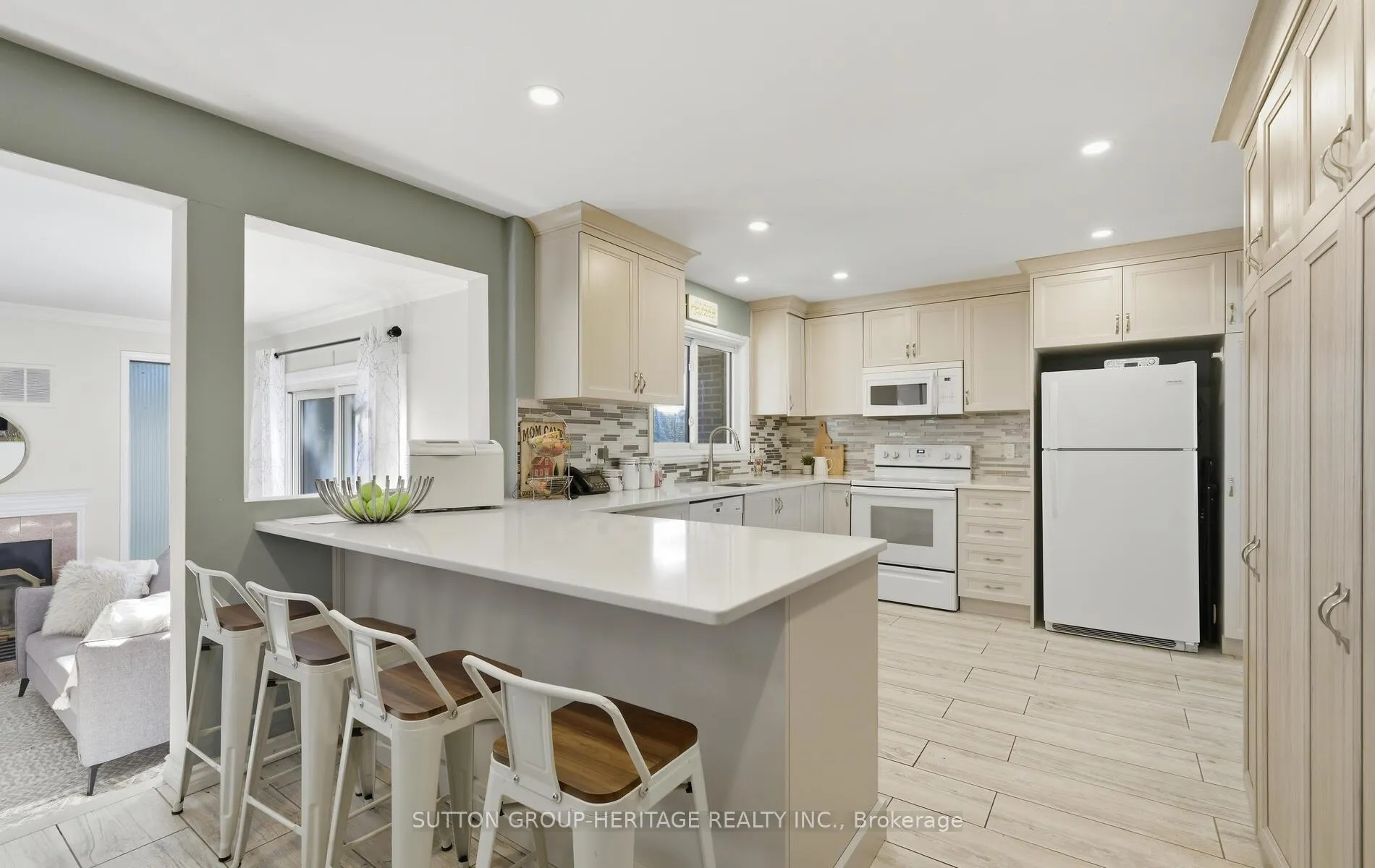 Photo 6 of 29 Glenmount Court, Whitby, Lynde Creek — HOMEH