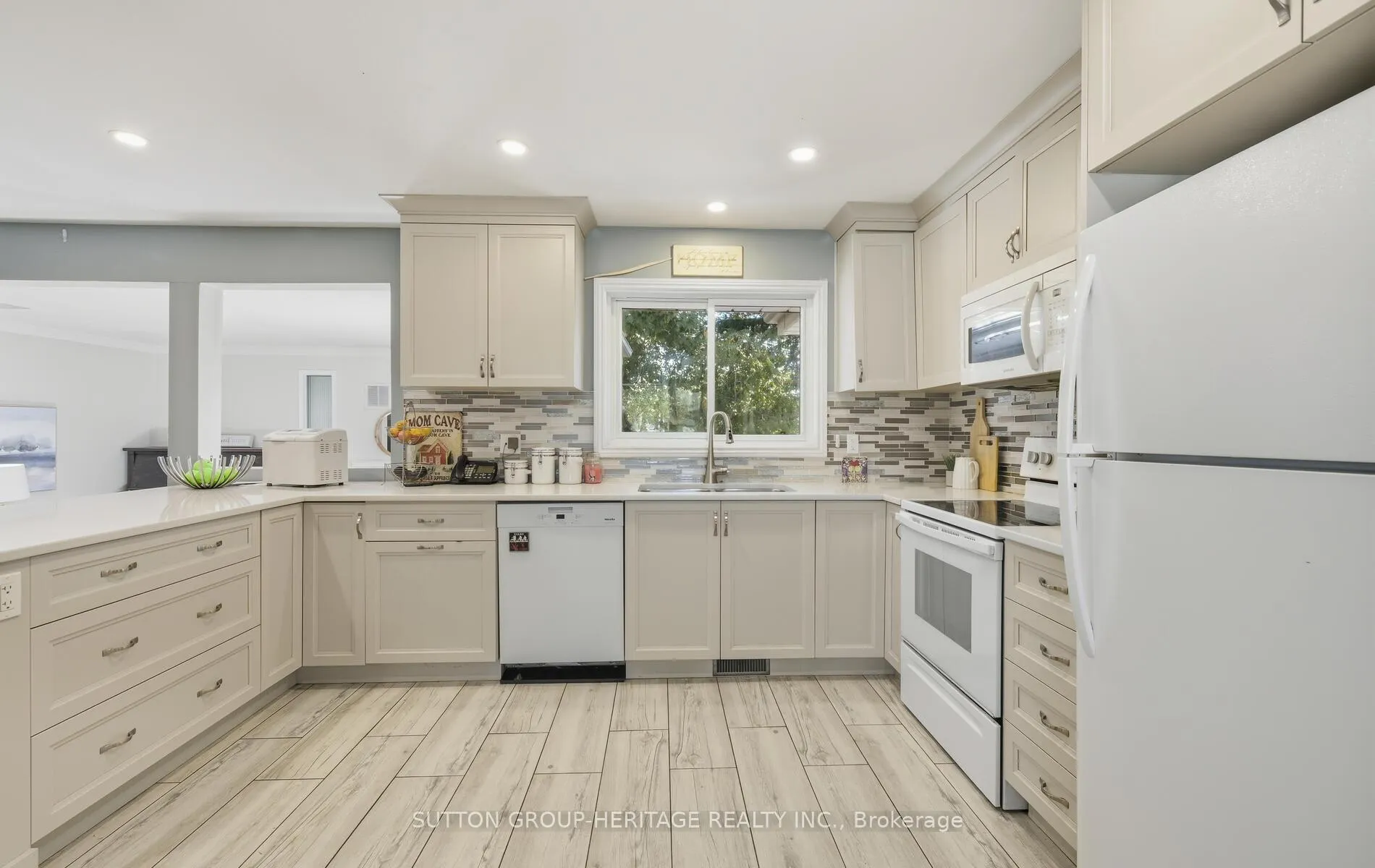 Photo 8 of 29 Glenmount Court, Whitby, Lynde Creek — HOMEH