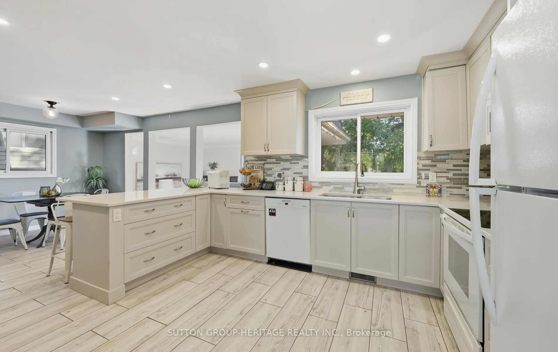 Photo 9 of 29 Glenmount Court, Whitby, Lynde Creek — HOMEH