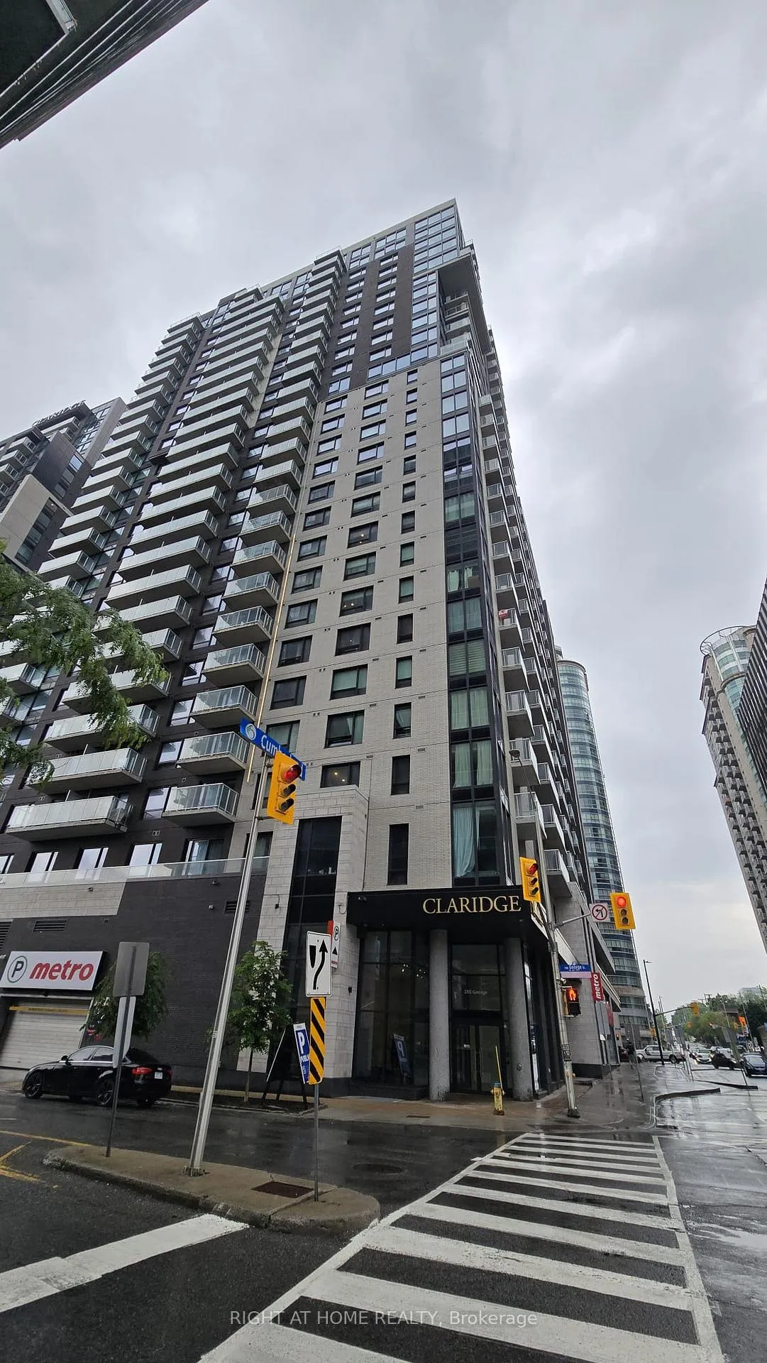 Front of Unit 2405, 180 George Street N