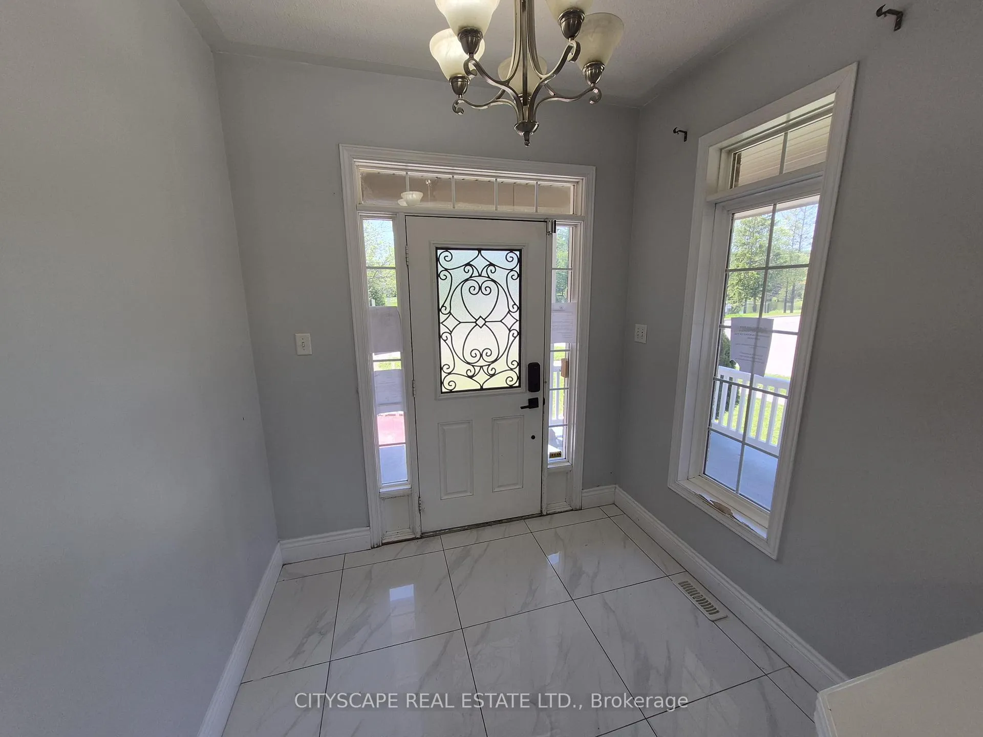 Photo 5 of 211 Sims Estate Drive, Kitchener, Grand River South — HOMEH