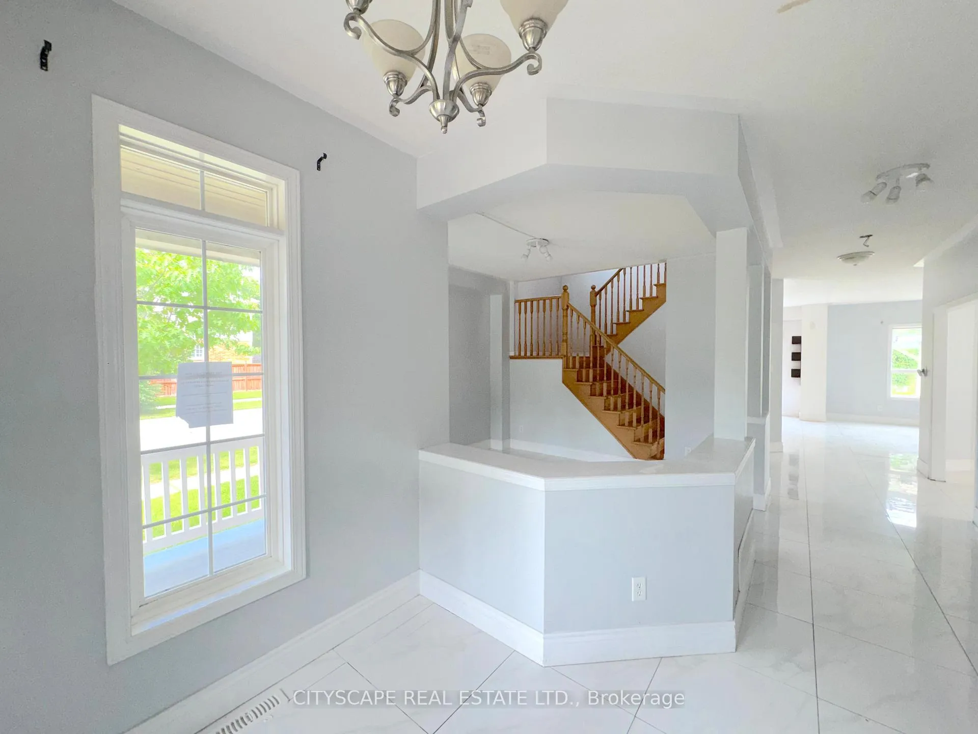 Photo 6 of 211 Sims Estate Drive, Kitchener, Grand River South — HOMEH