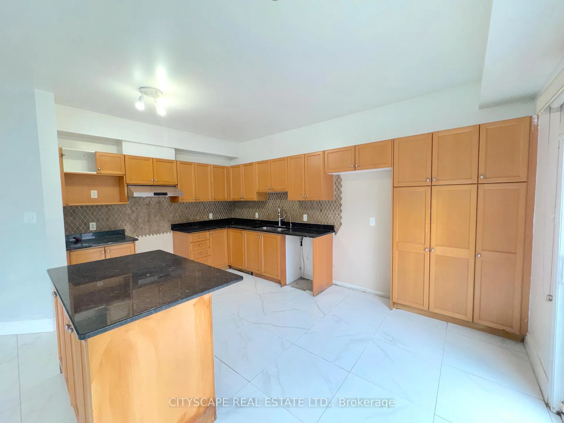 Photo 7 of 211 Sims Estate Drive, Kitchener, Grand River South — HOMEH