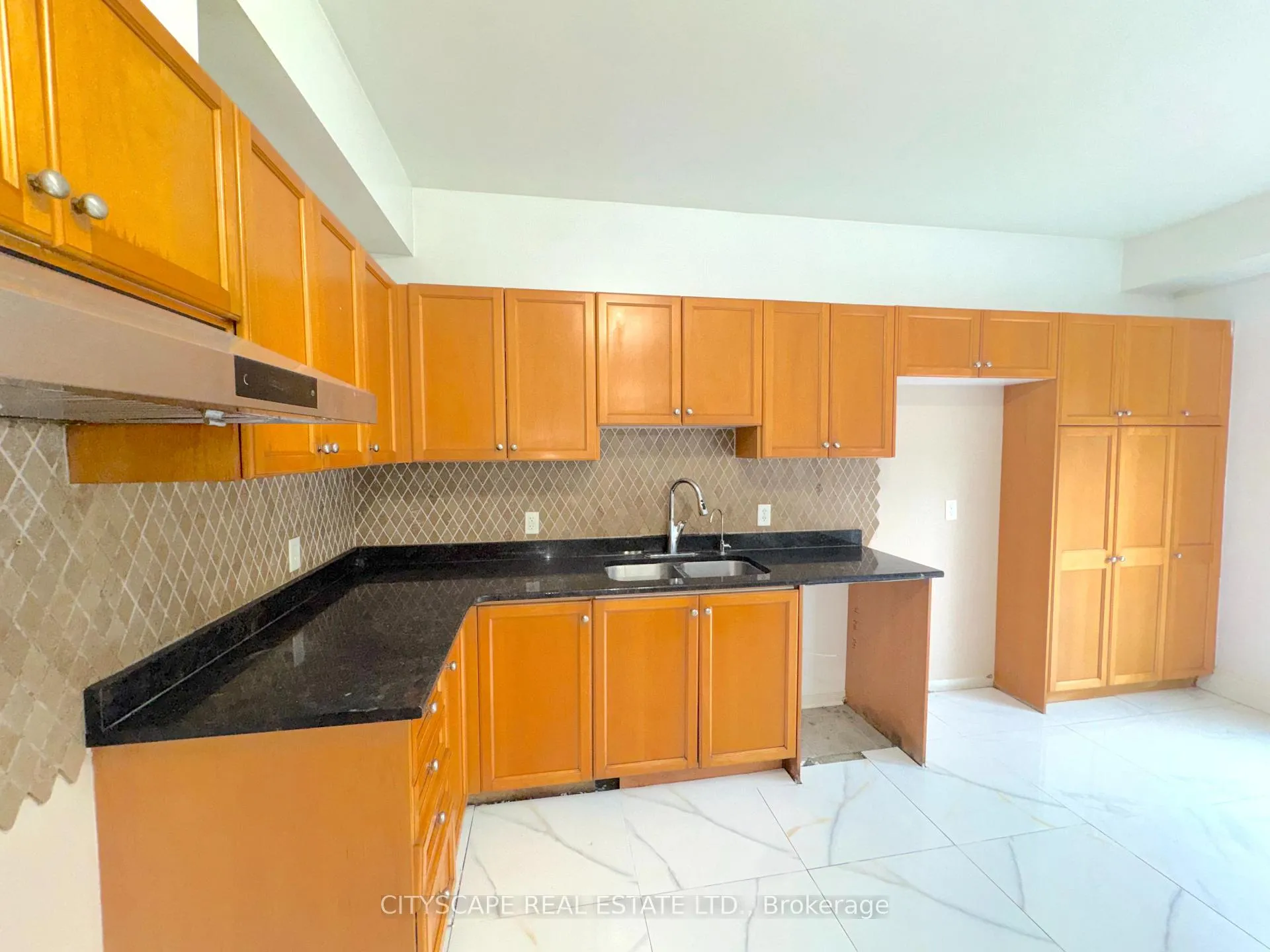 Photo 8 of 211 Sims Estate Drive, Kitchener, Grand River South — HOMEH