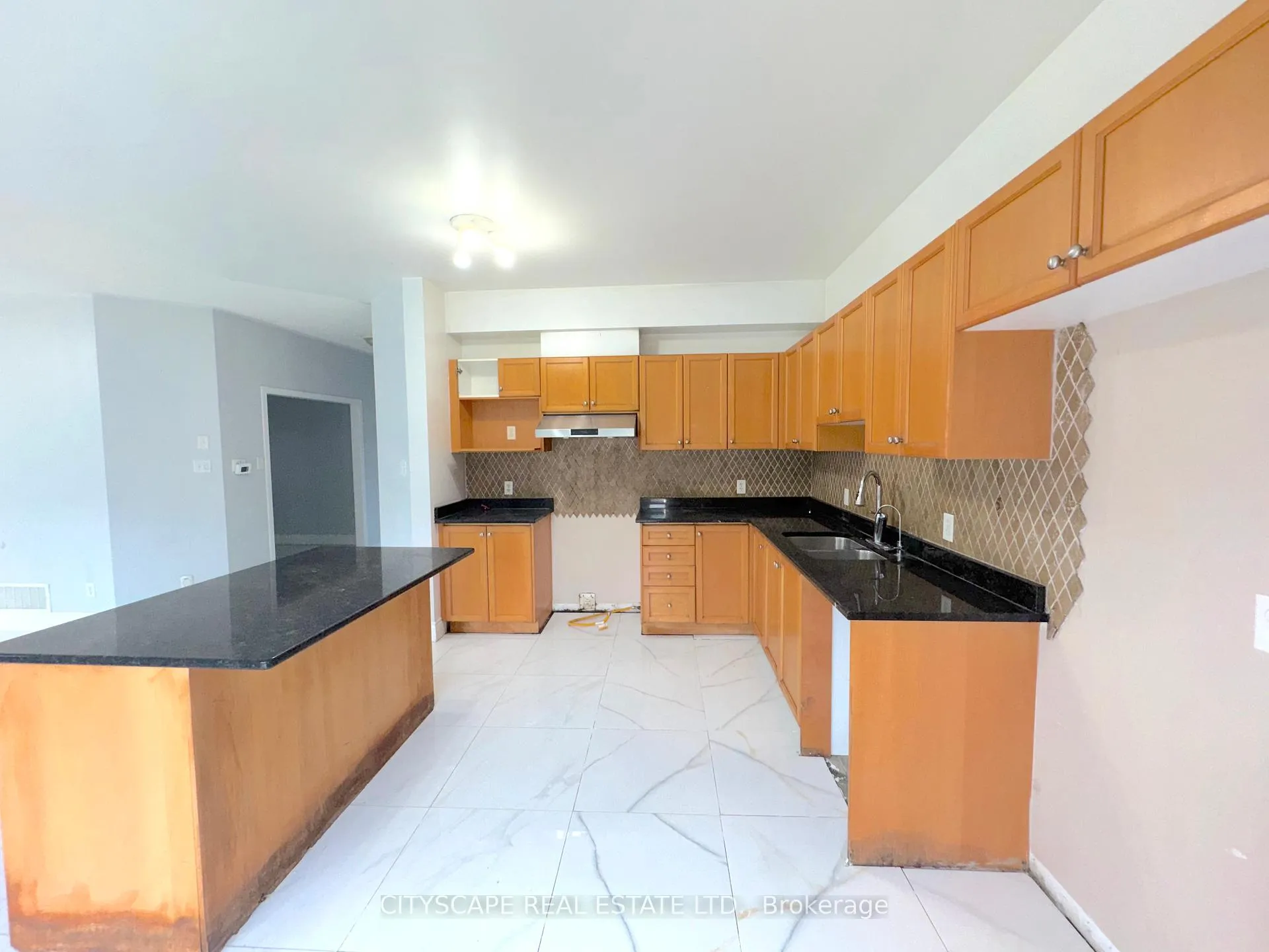 Photo 10 of 211 Sims Estate Drive, Kitchener, Grand River South — HOMEH