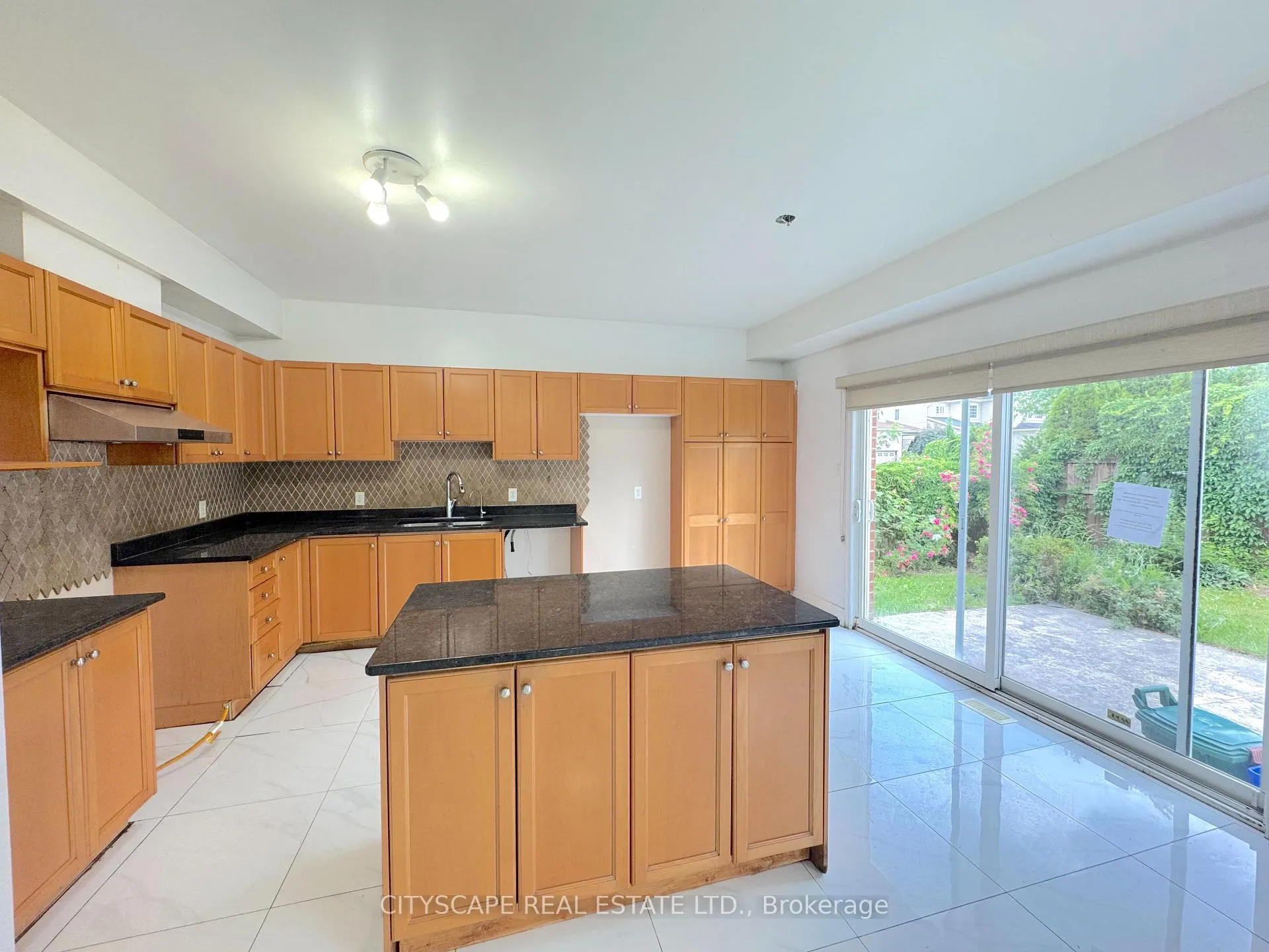 Photo 11 of 211 Sims Estate Drive, Kitchener, Grand River South — HOMEH