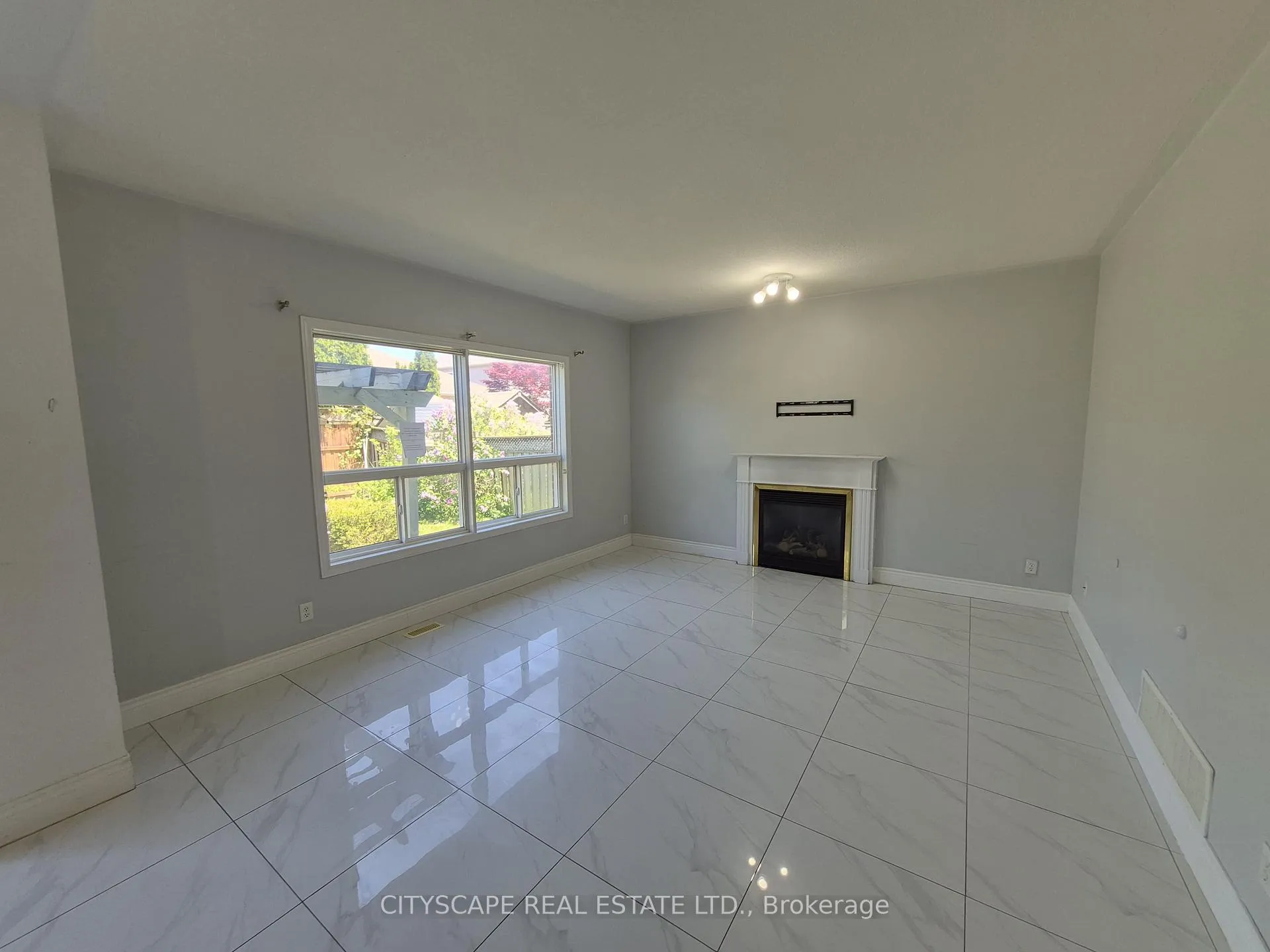 Photo 15 of 211 Sims Estate Drive, Kitchener, Grand River South — HOMEH