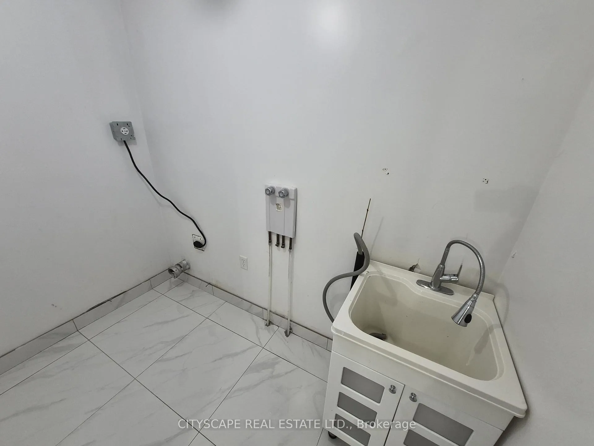 Photo 19 of 211 Sims Estate Drive, Kitchener, Grand River South — HOMEH