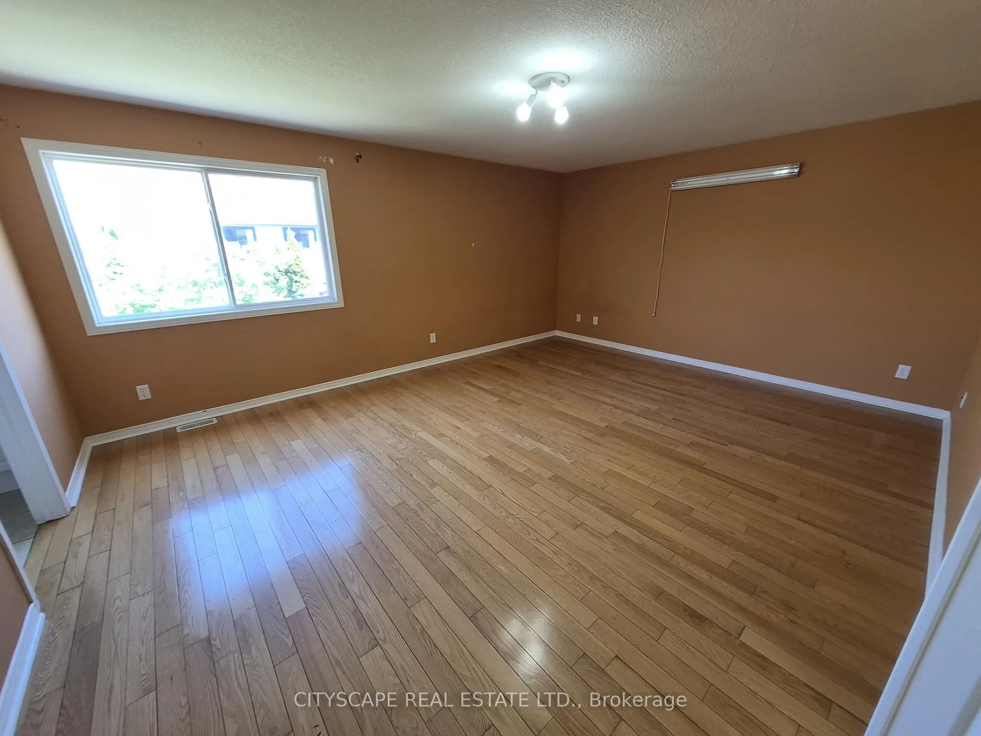 Photo 21 of 211 Sims Estate Drive, Kitchener, Grand River South — HOMEH