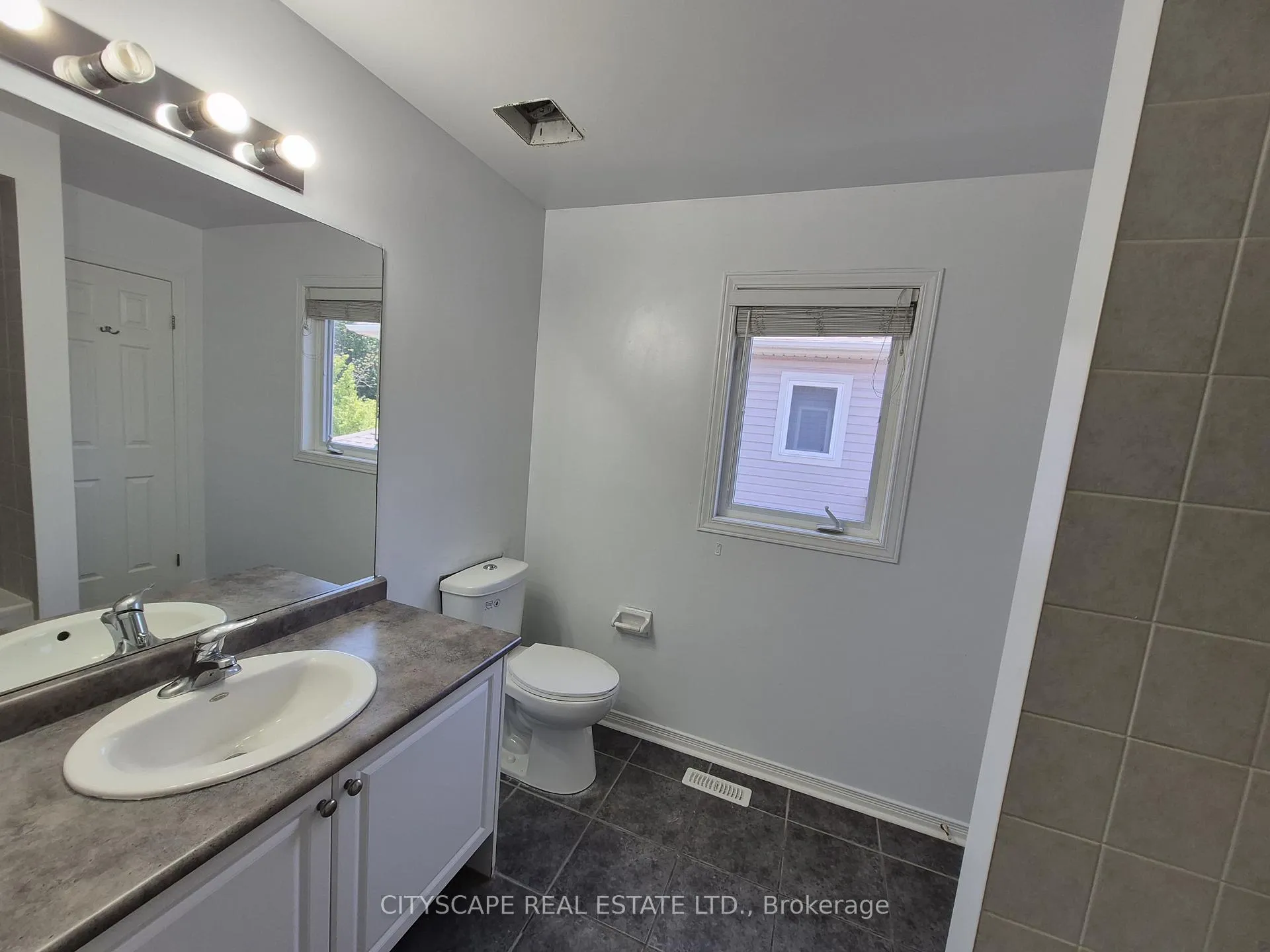 Photo 27 of 211 Sims Estate Drive, Kitchener, Grand River South — HOMEH