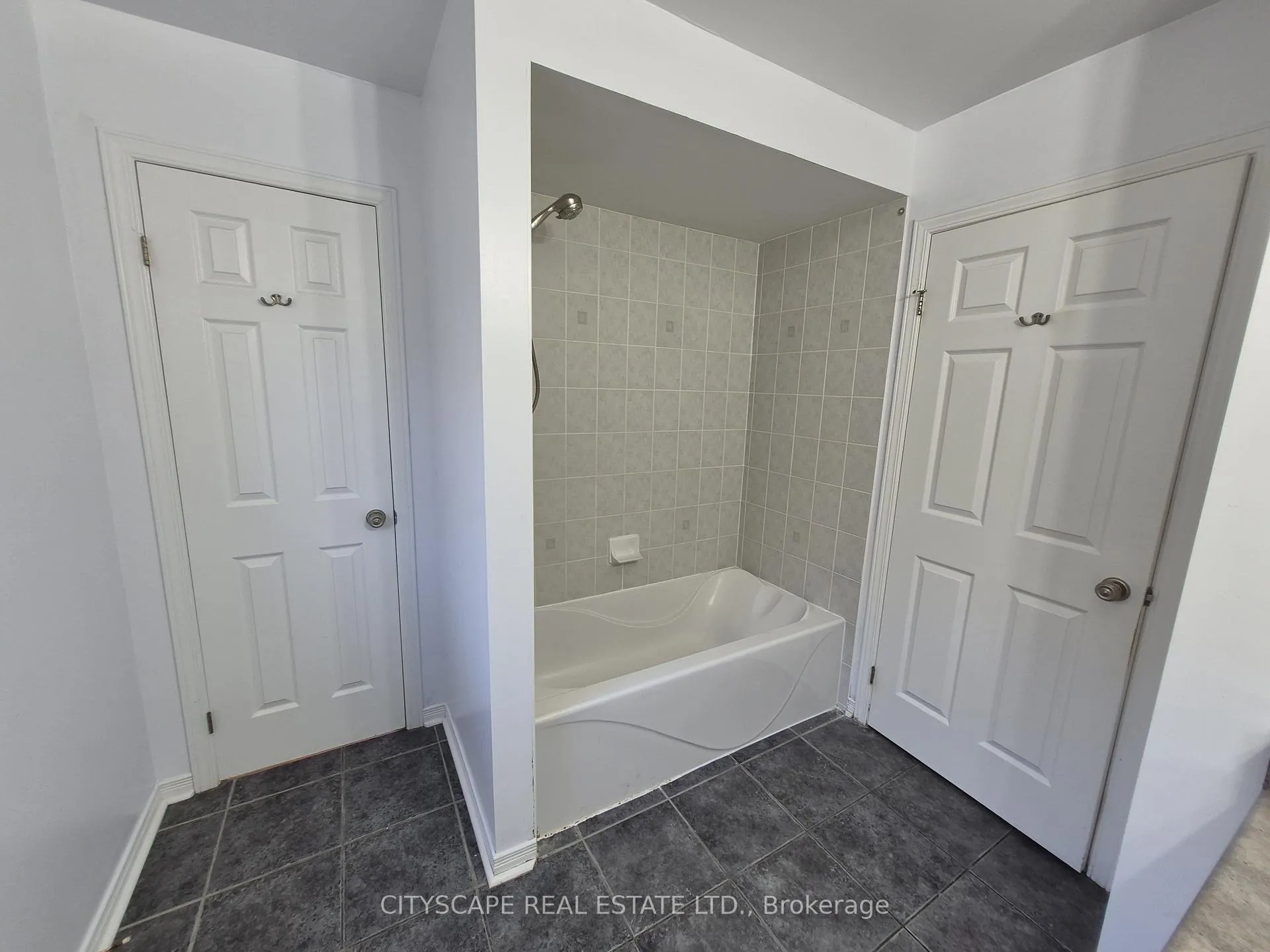 Photo 28 of 211 Sims Estate Drive, Kitchener, Grand River South — HOMEH