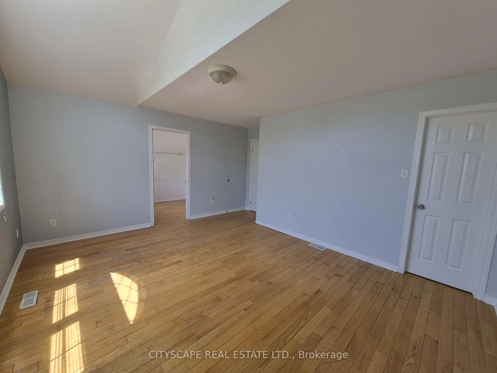 Photo 30 of 211 Sims Estate Drive, Kitchener, Grand River South — HOMEH