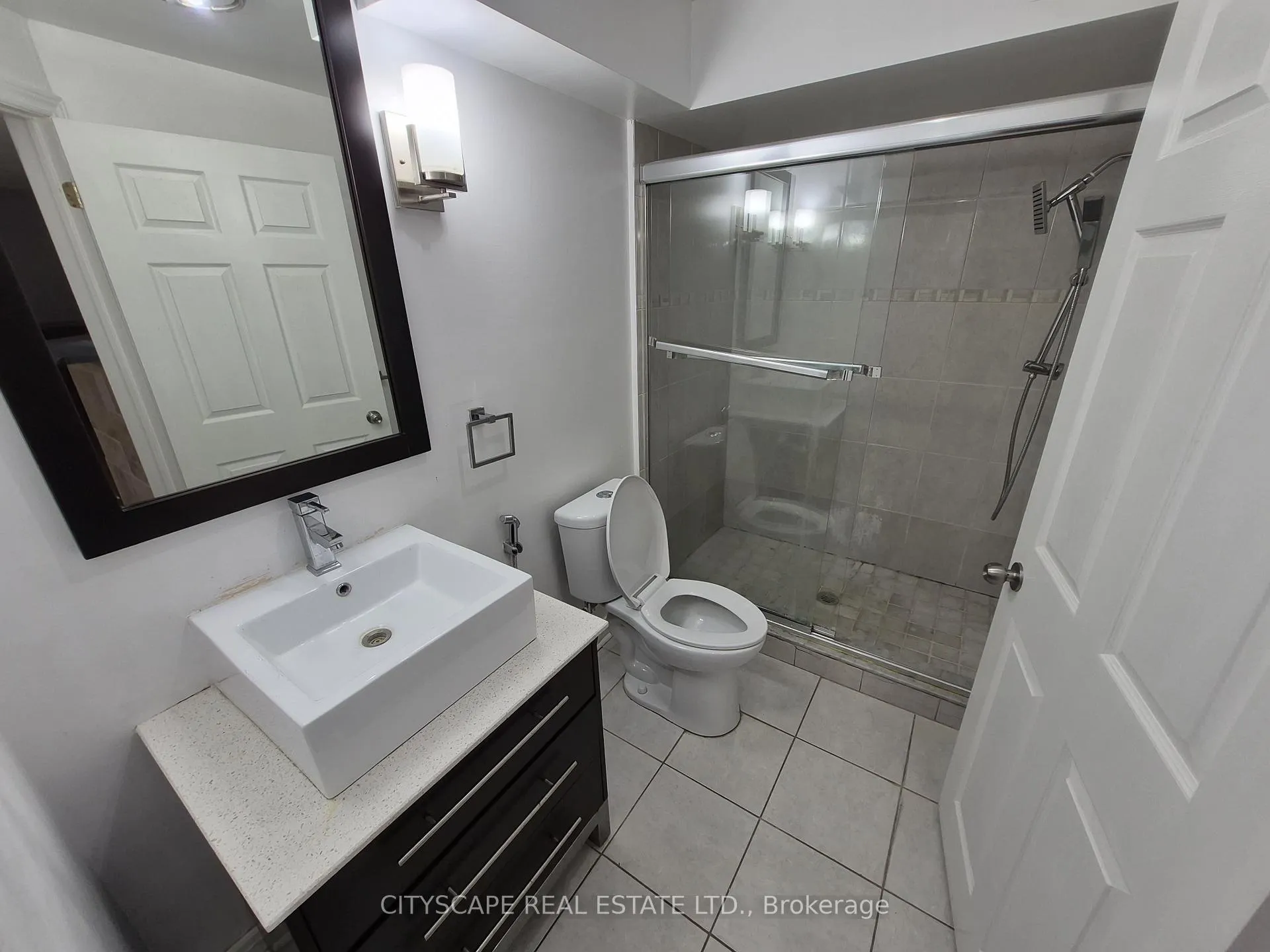 Photo 34 of 211 Sims Estate Drive, Kitchener, Grand River South — HOMEH