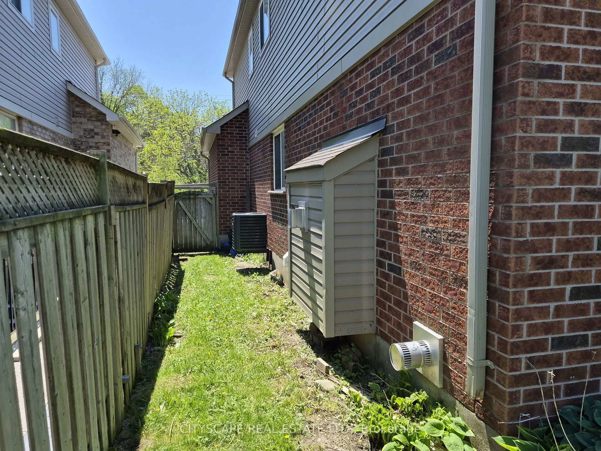 Photo 36 of 211 Sims Estate Drive, Kitchener, Grand River South — HOMEH