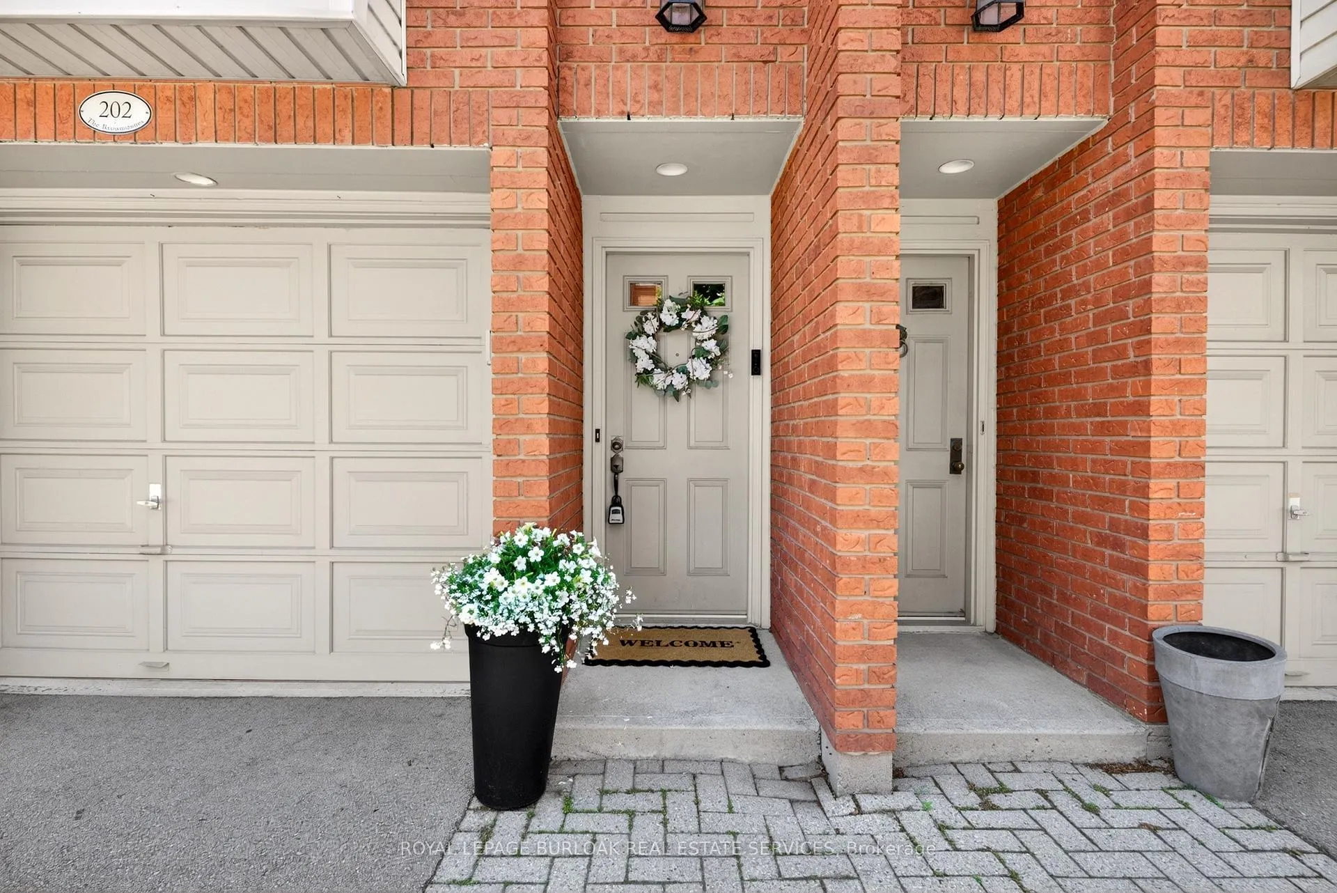 Photo 2 of Unit 202, 895 Maple Avenue, Burlington, Brant — HOMEH