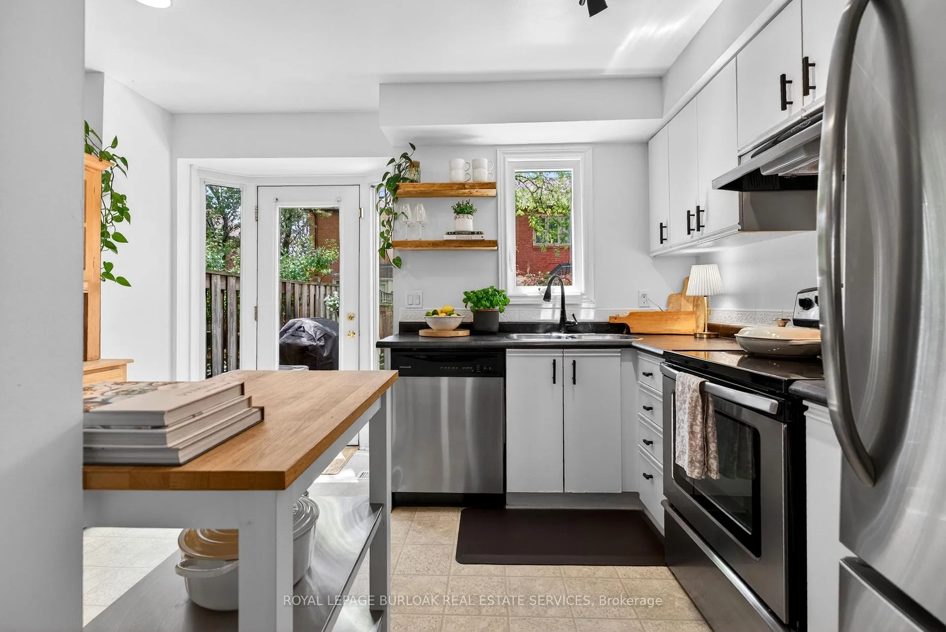 Photo 10 of Unit 202, 895 Maple Avenue, Burlington, Brant — HOMEH