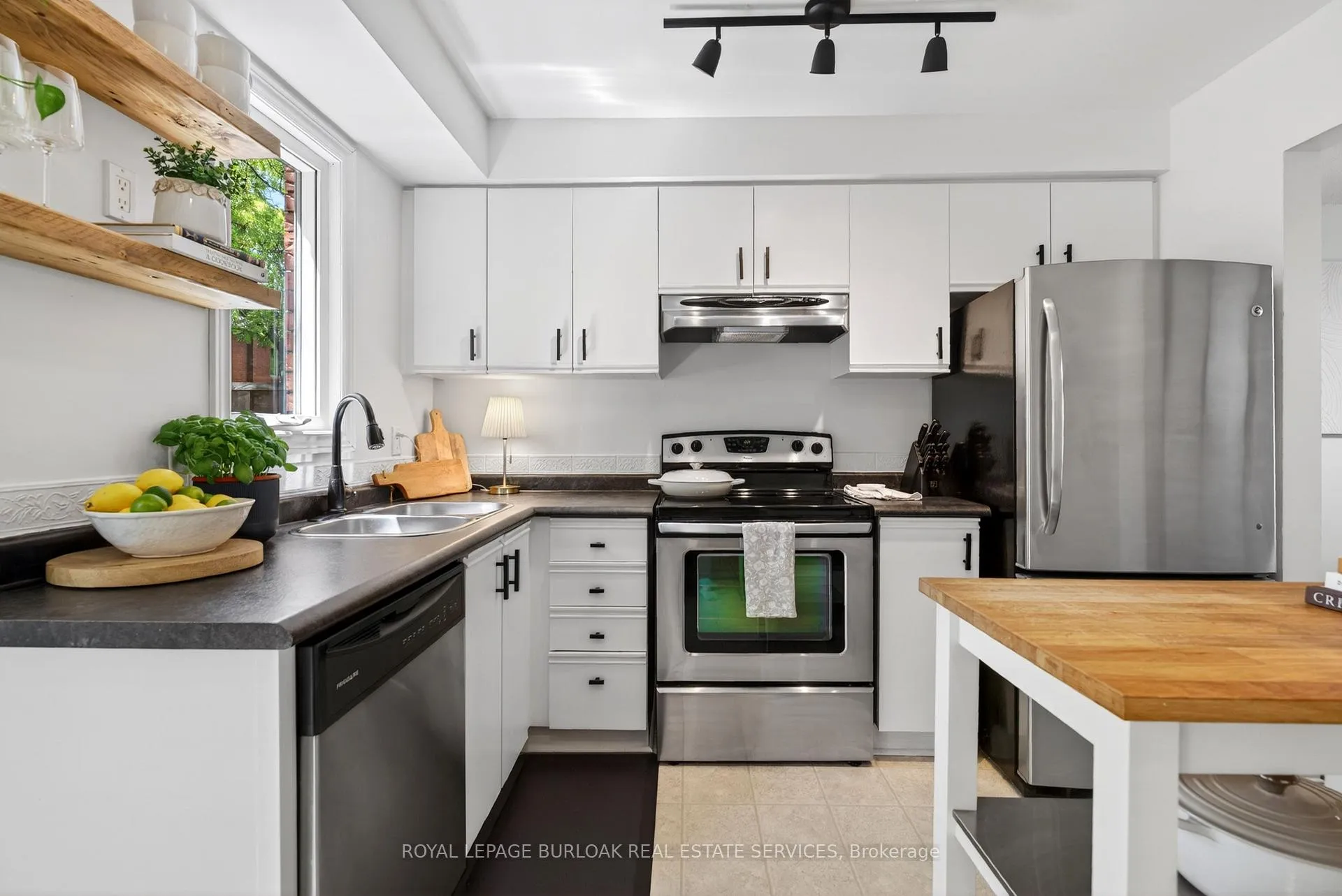 Photo 11 of Unit 202, 895 Maple Avenue, Burlington, Brant — HOMEH
