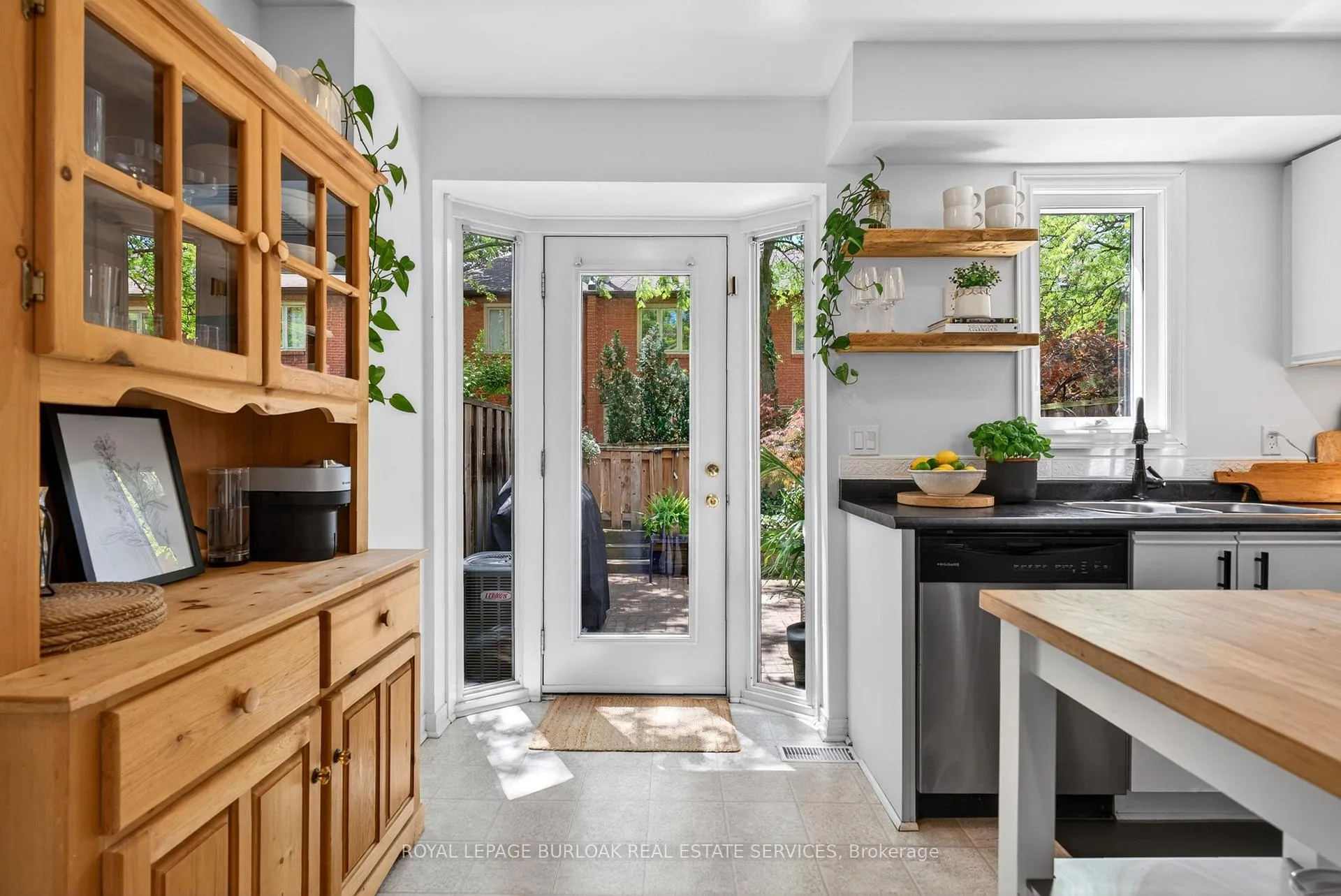 Photo 12 of Unit 202, 895 Maple Avenue, Burlington, Brant — HOMEH